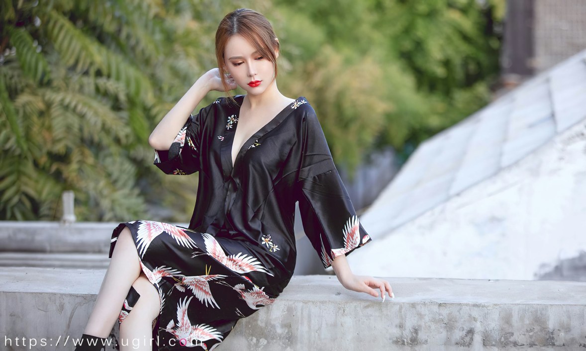 Xgyw.Net_[Ugirls爱尤物]No.2529_模特Coral私房性感多套服饰系列秀曼妙身姿迷人诱惑写真35P