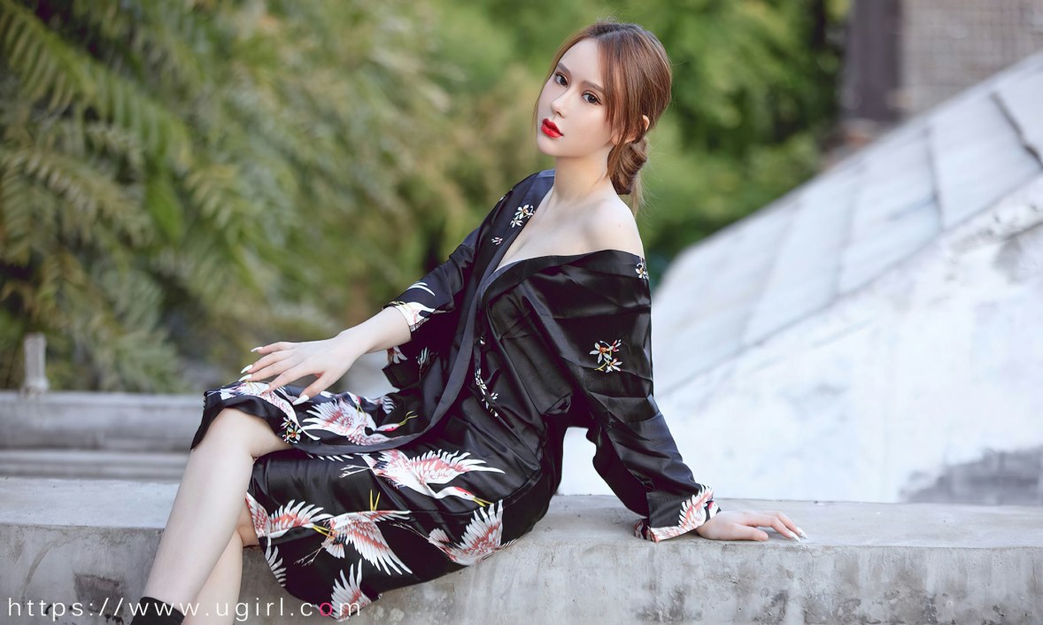 Xgyw.Net_[Ugirls爱尤物]No.2529_模特Coral私房性感多套服饰系列秀曼妙身姿迷人诱惑写真35P