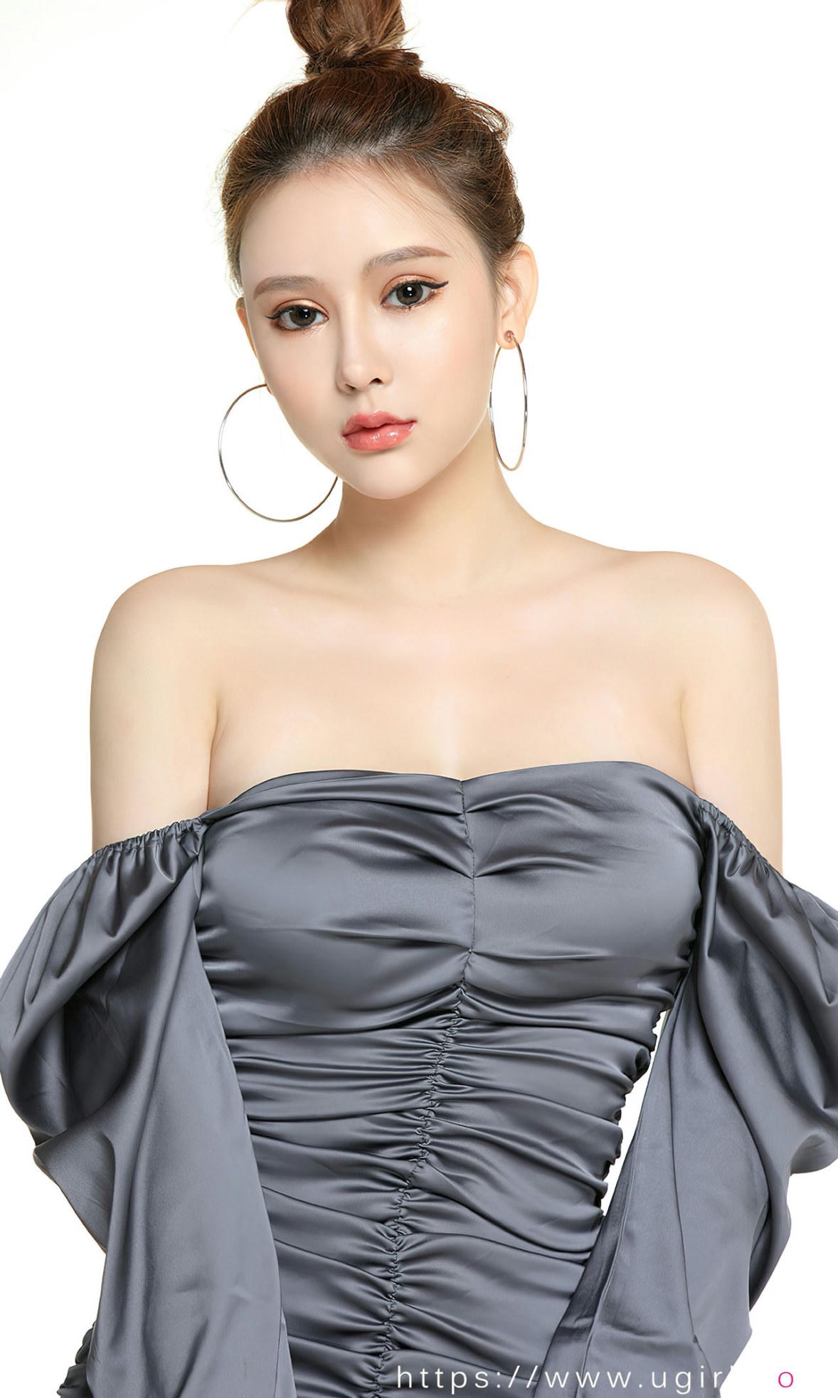 Xgyw.Net_[Ugirls爱尤物]No.2529_模特Coral私房性感多套服饰系列秀曼妙身姿迷人诱惑写真35P