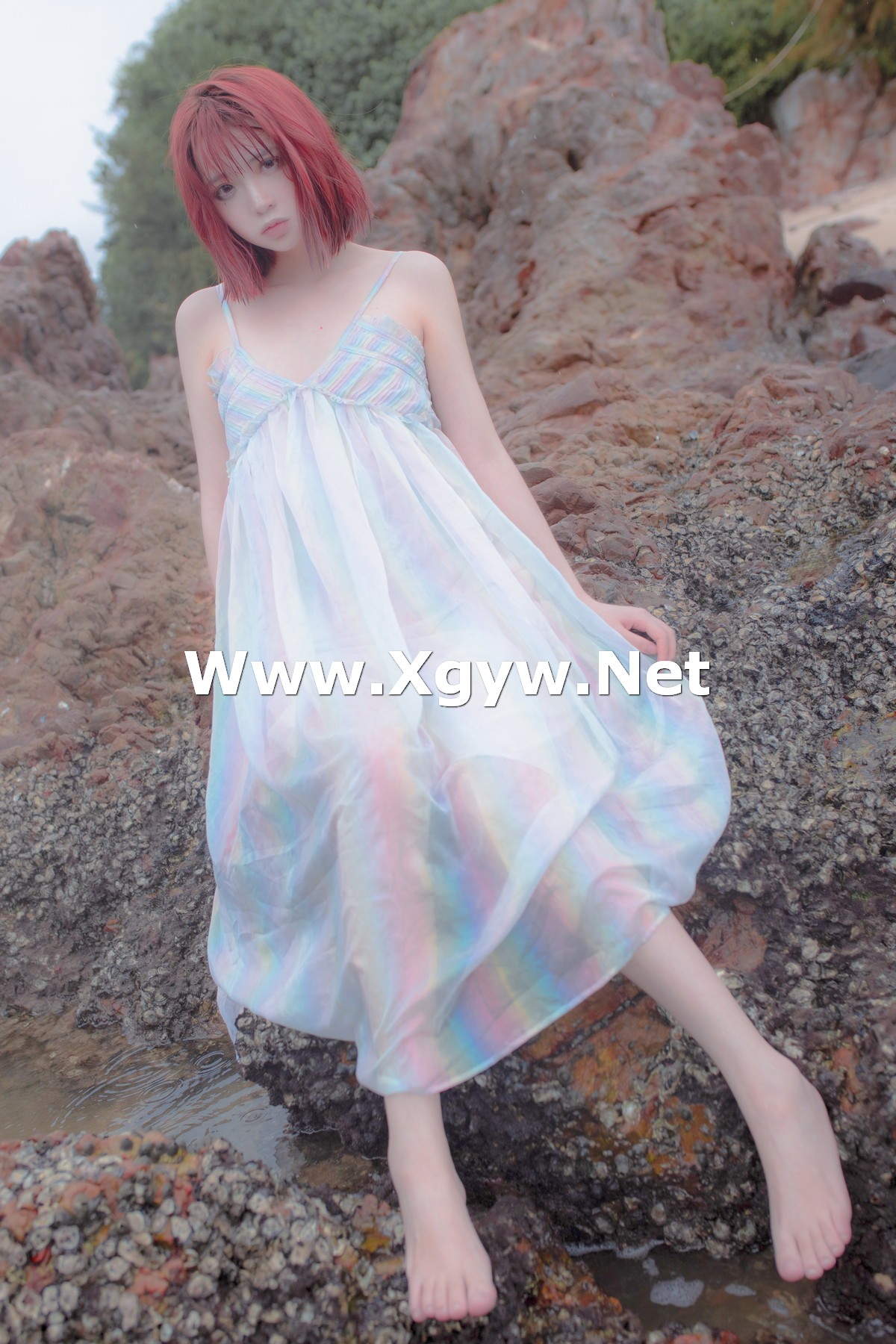 Xgyw.Net_网络美女疯猫ss思绪之礁石人鱼主题海边彩色薄纱吊裙湿身秀完美身材诱惑写真30P