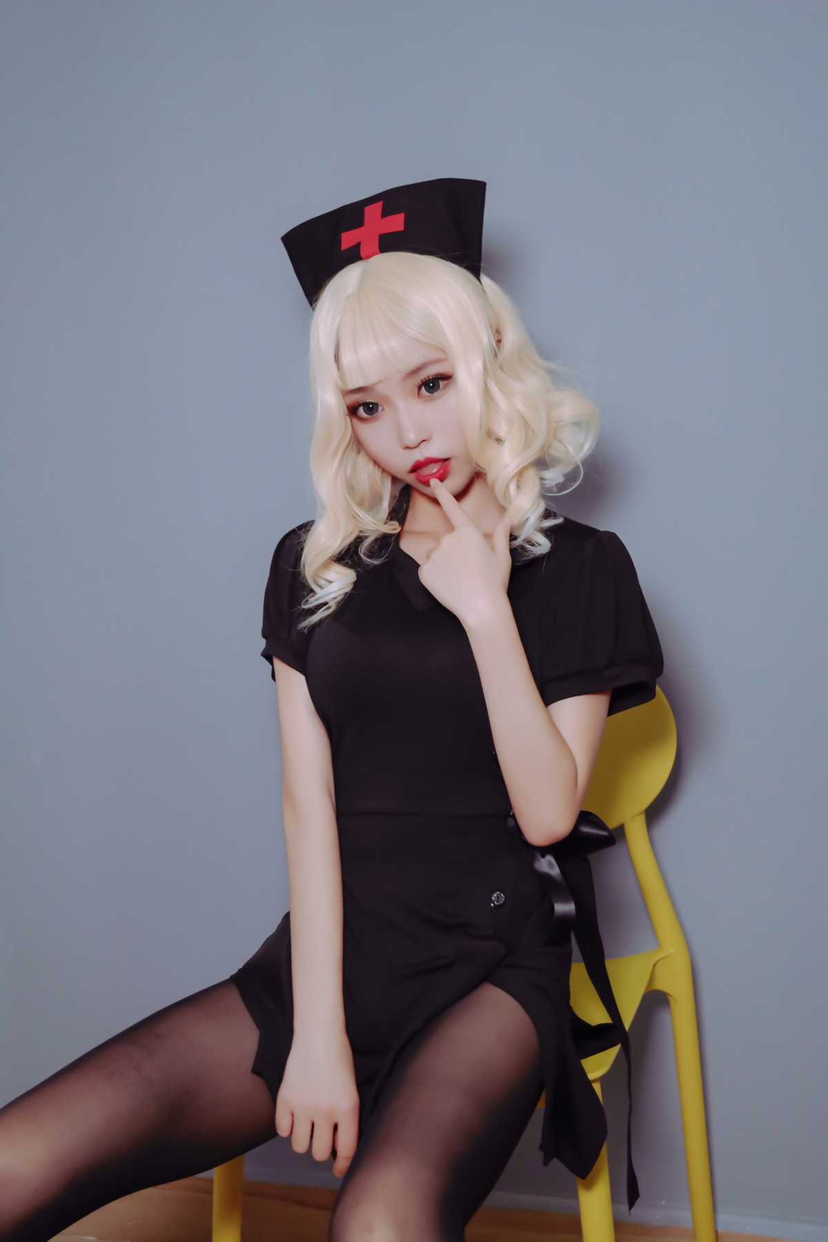 Xgyw.Net_网络美女白易子教主明信片主题黑色系护士服 清爽学生制服秀完美身材诱惑写真56P