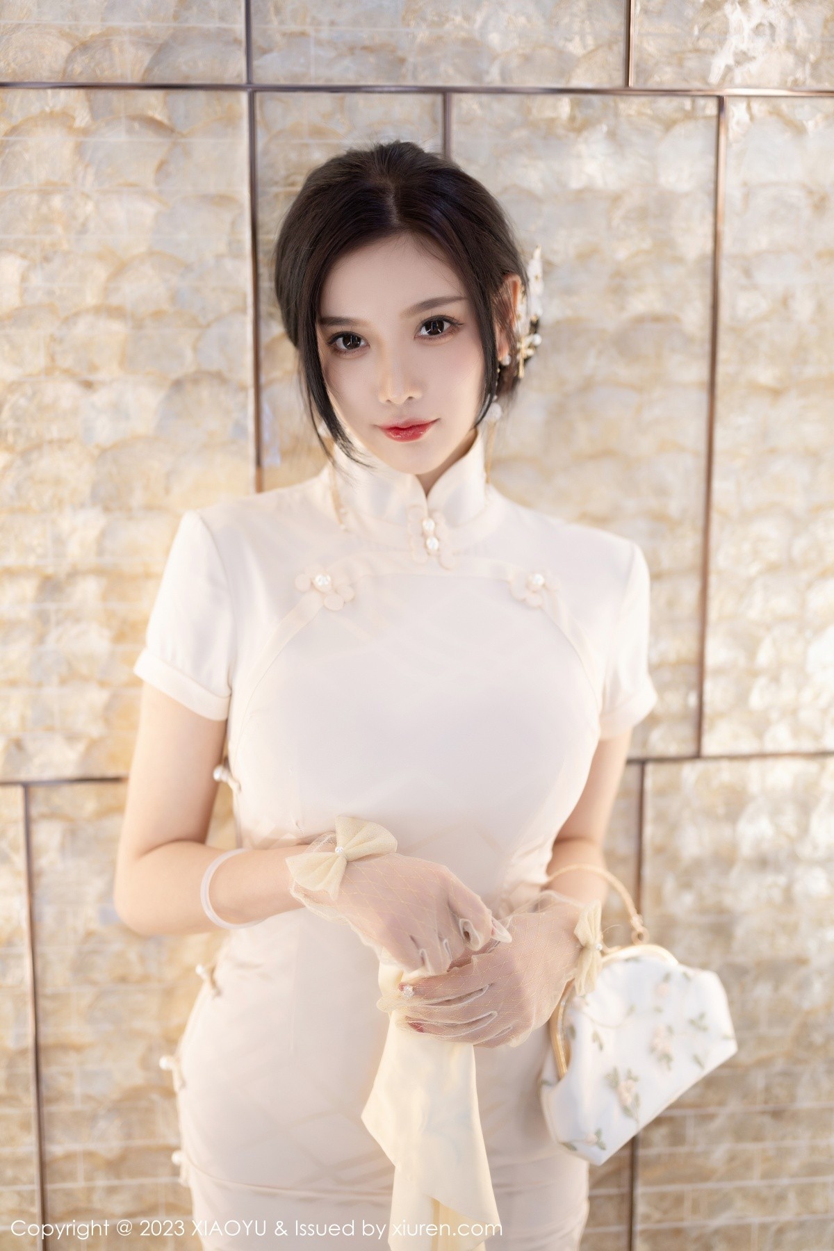 Xgyw.Net_[XiaoYu画语界]Vol.978_女神杨晨晨Yome性感白色典雅旗袍配白丝袜秀丰腴身材诱惑写真85P