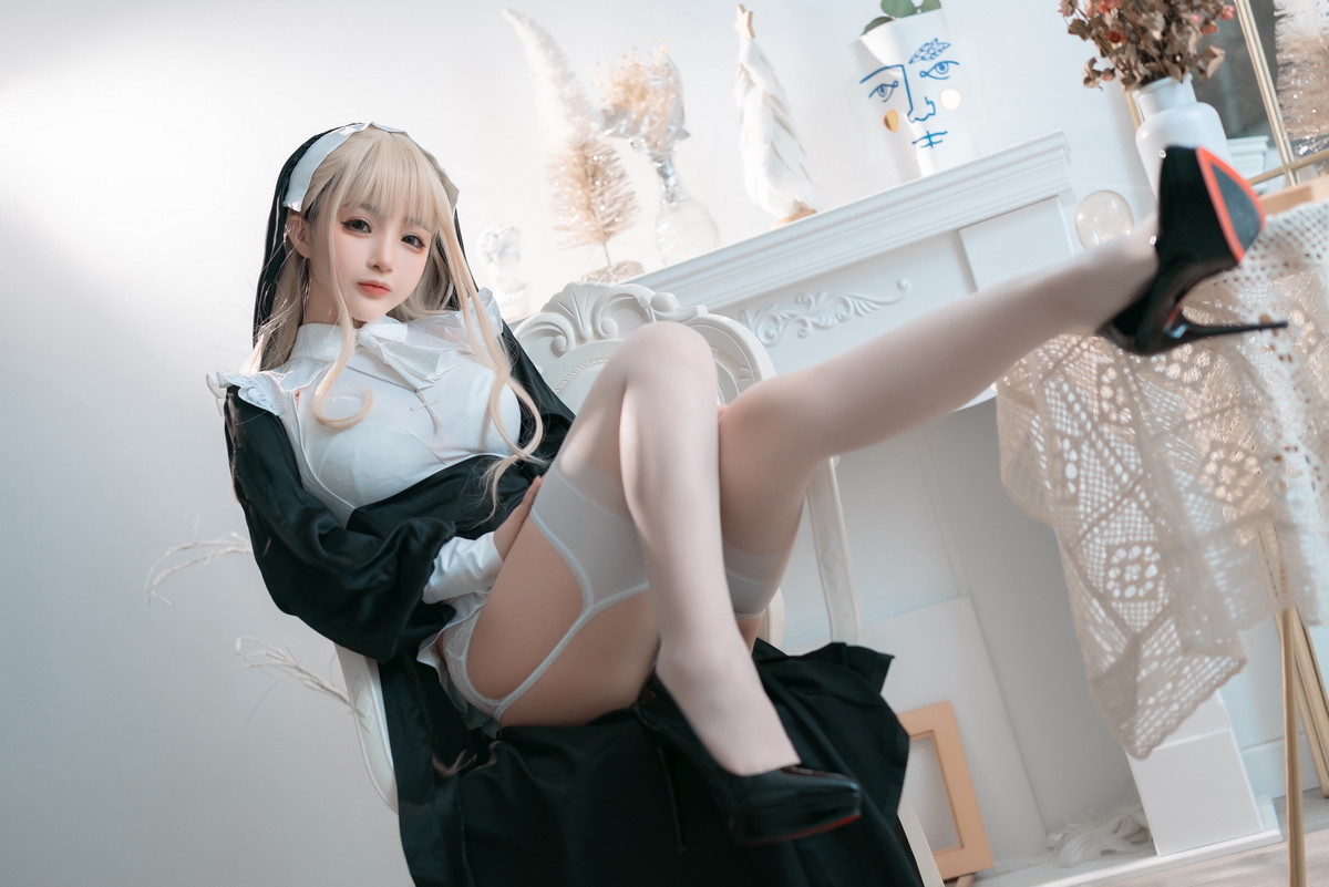 Xgyw.Net_网络美女桜井宁宁修女主题性感白色高叉连体衣配白色蕾丝吊袜秀美腿诱惑写真41P