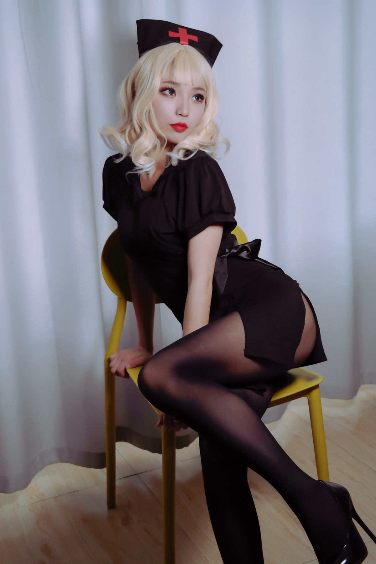 Xgyw.Net_网络美女白易子教主明信片主题黑色系护士服 清爽学生制服秀完美身材诱惑写真56P