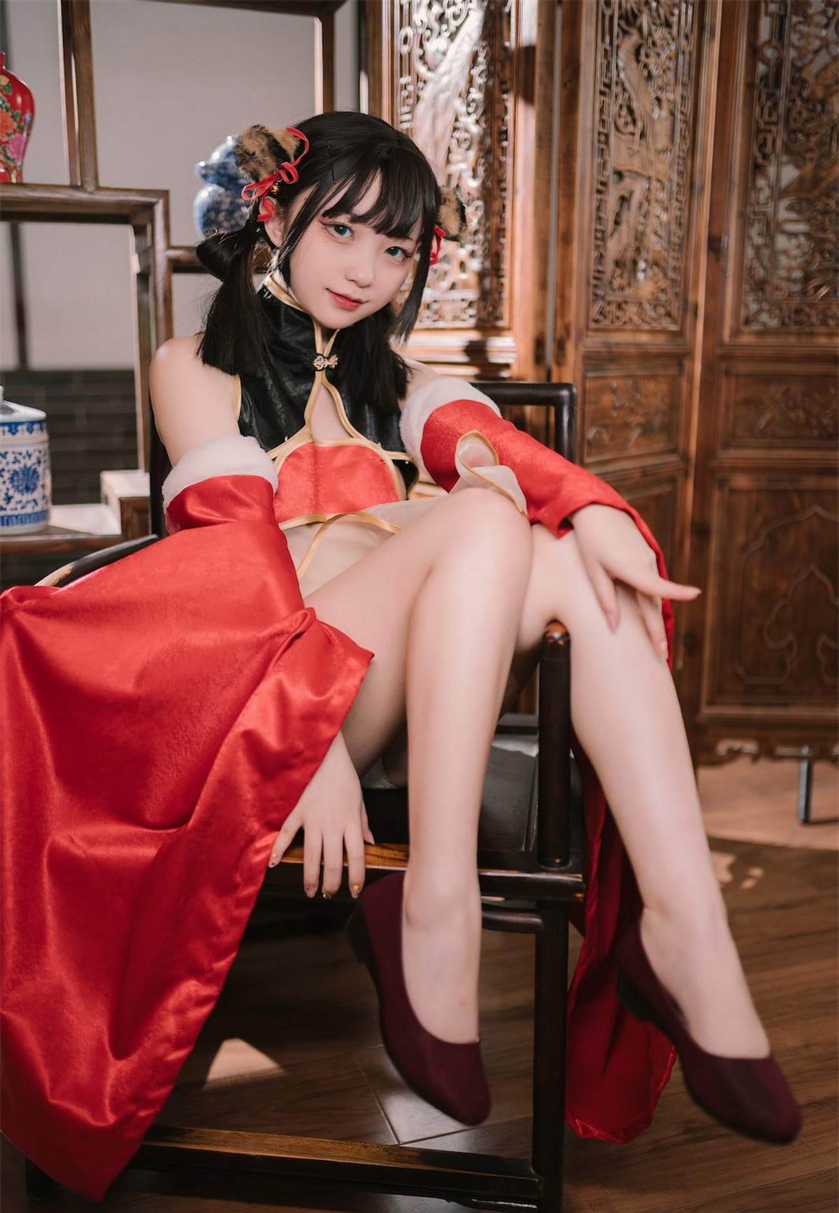 Xgyw.Net_网络美女花铃虎团团主题性感红黑色旗袍服饰露白嫩肌肤秀完美身材诱惑写真84P