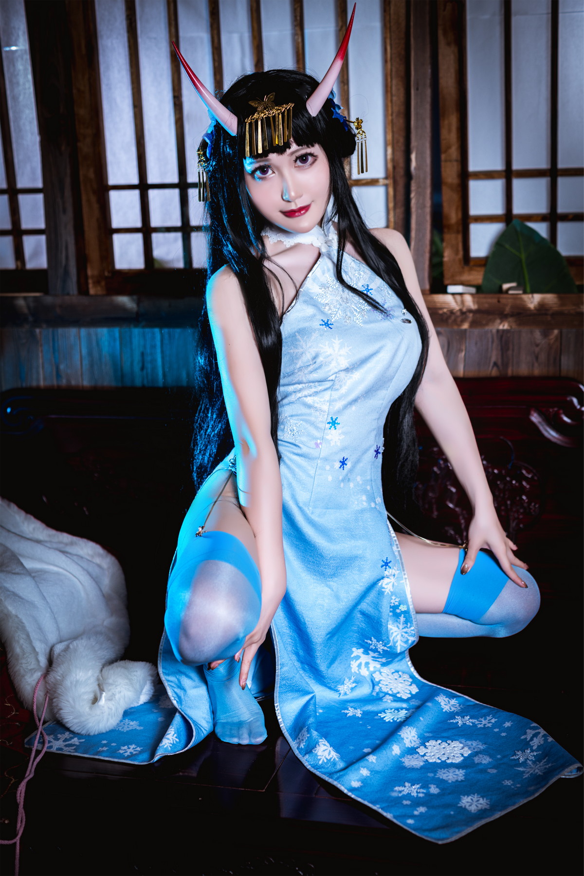 Xgyw.Net_网络美女木之本果花容主题性感蓝色旗袍装 白色情趣内衣秀惹火身材诱惑写真77P