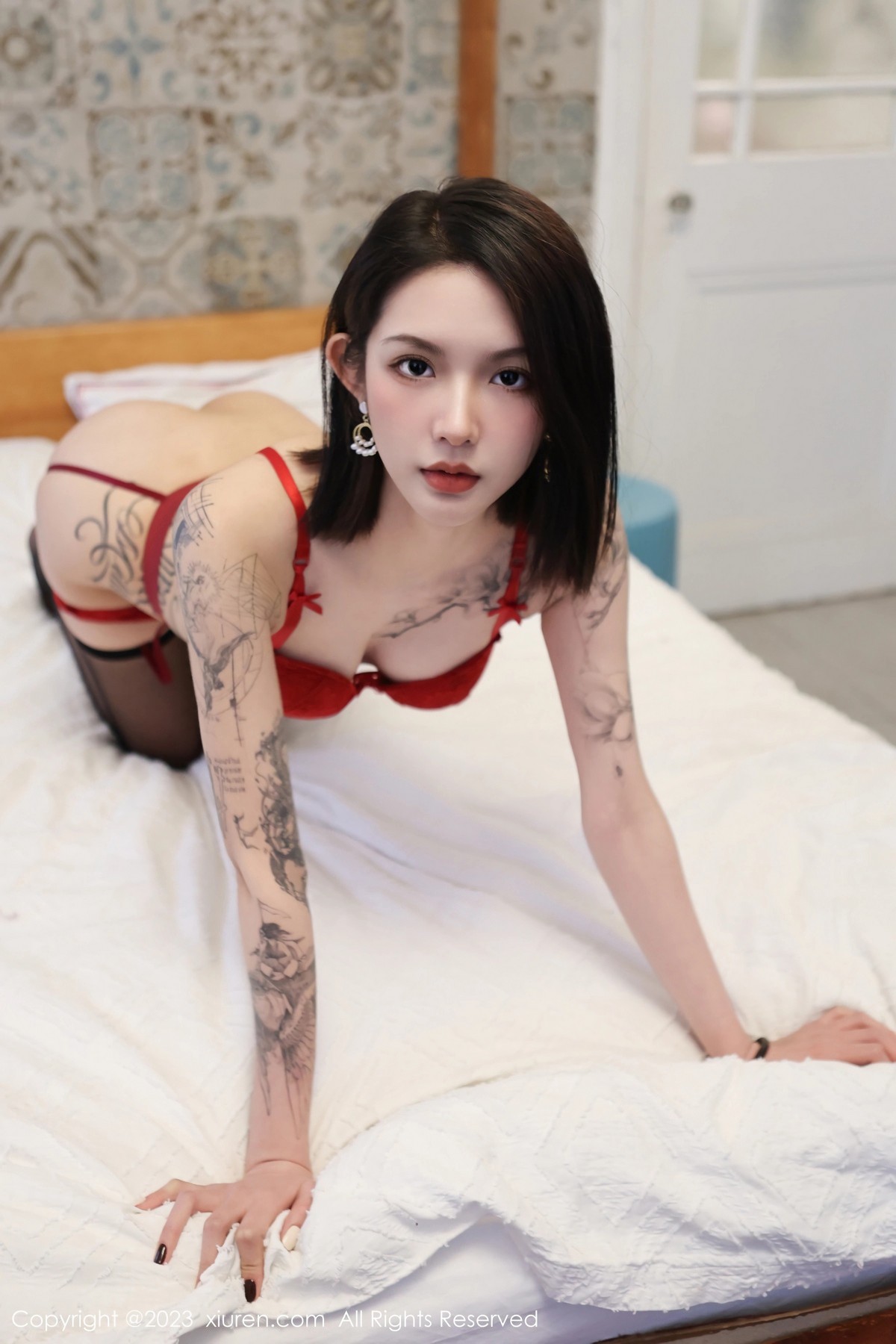 Xgyw.Net_XiuRen第6356期_模特乔一一私房半脱露性感红色蕾丝内衣配黑丝吊袜完美诱惑写真89P