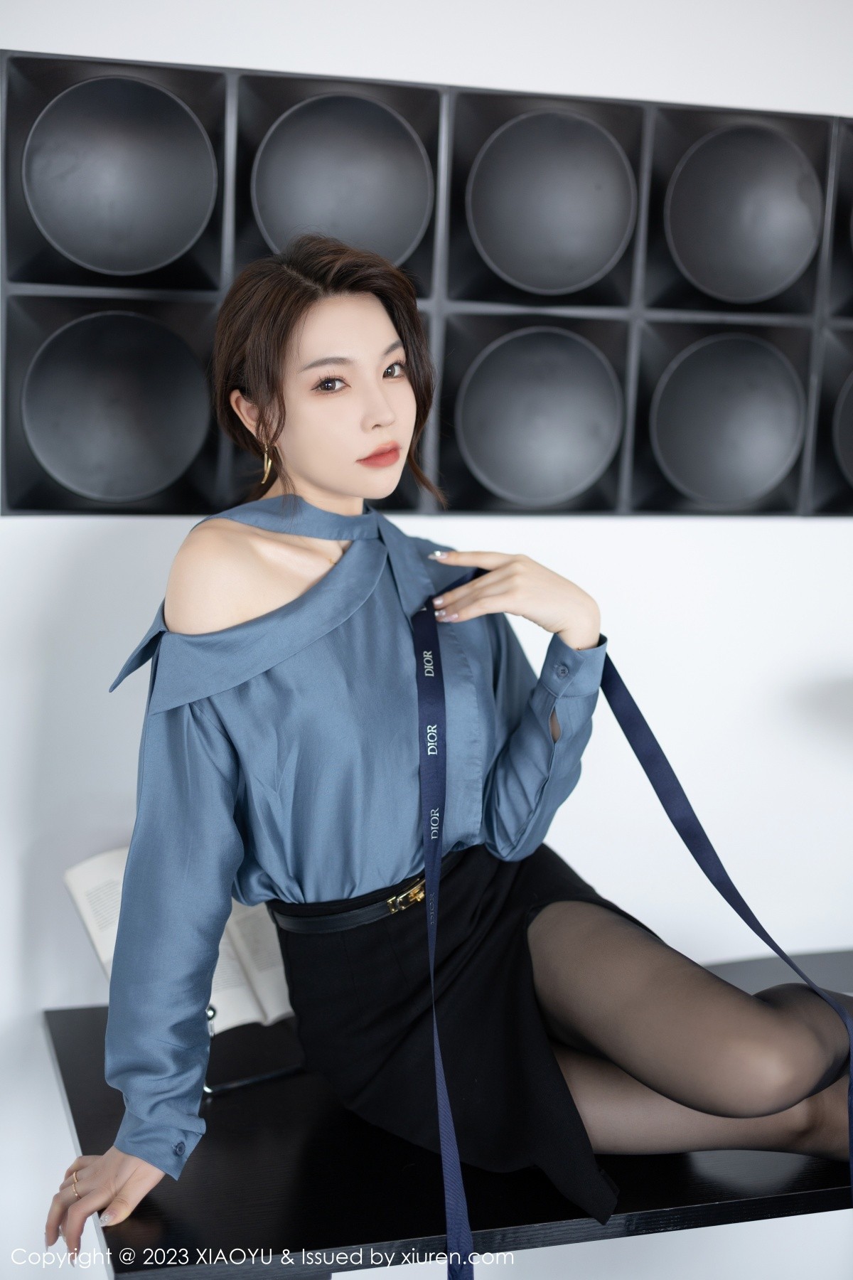 Xgyw.Net_[XiaoYu画语界]Vol.979_女神徐莉芝Booty脱制服露性感黑色蕾丝内衣配超薄黑丝诱惑写真86P