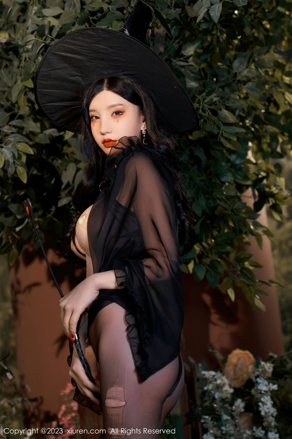 Xgyw.Net_XiuRen第6362期_女神周于希Sally女巫的救赎主题半脱露豪乳遮点惹火诱惑写真71P