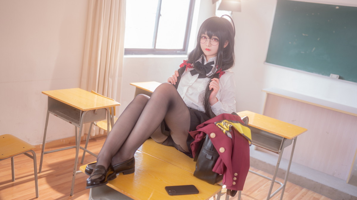 Xgyw.Net_Coser妹子Sayako_今年4岁大凤JK主题性感黑色短裙下超薄黑丝秀美腿诱惑写真50P