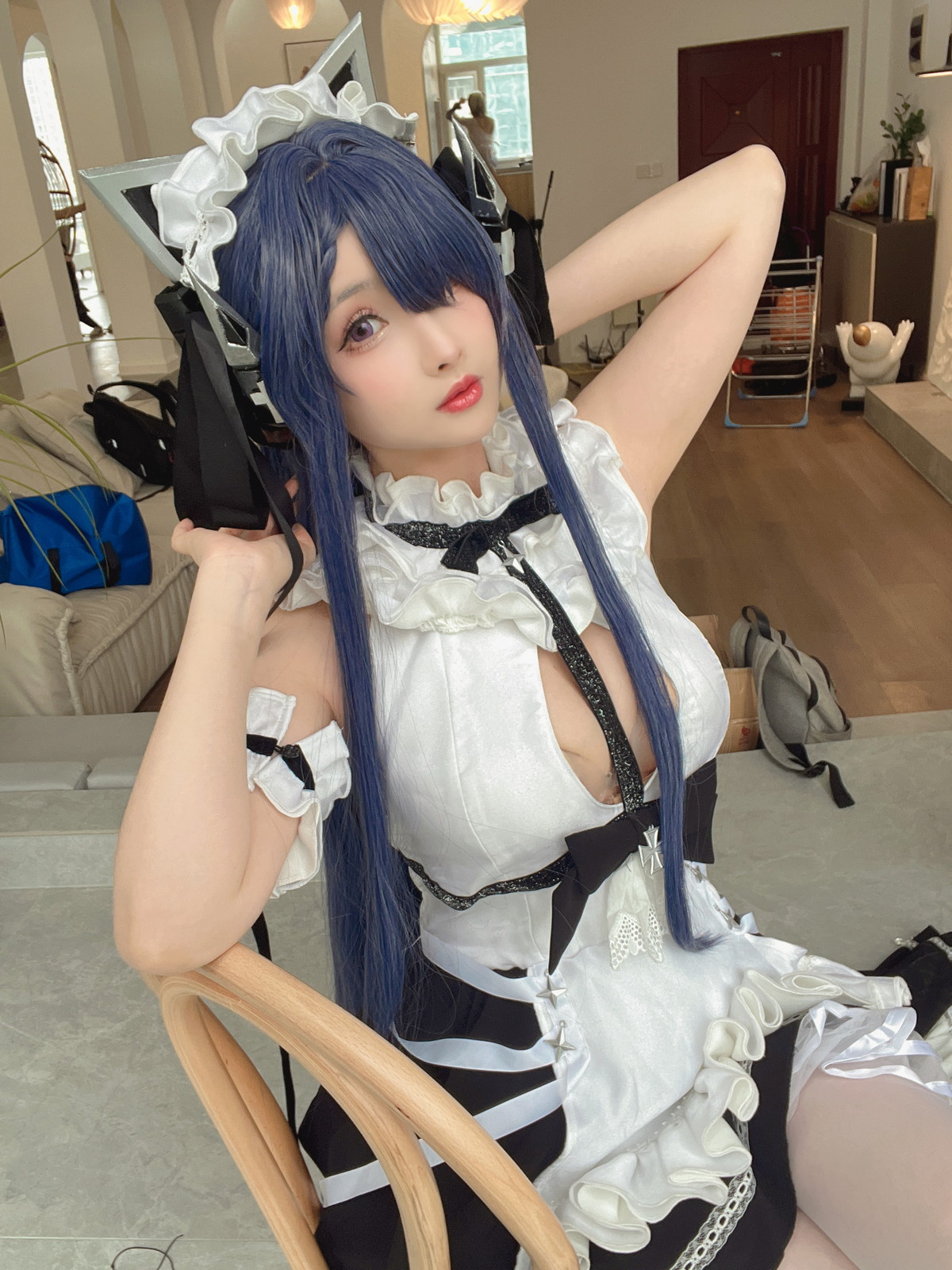 Xgyw.Net_网络美女rioko凉凉子奥古斯特女仆装主题性感白色女仆装配白丝吊袜诱惑写真40P