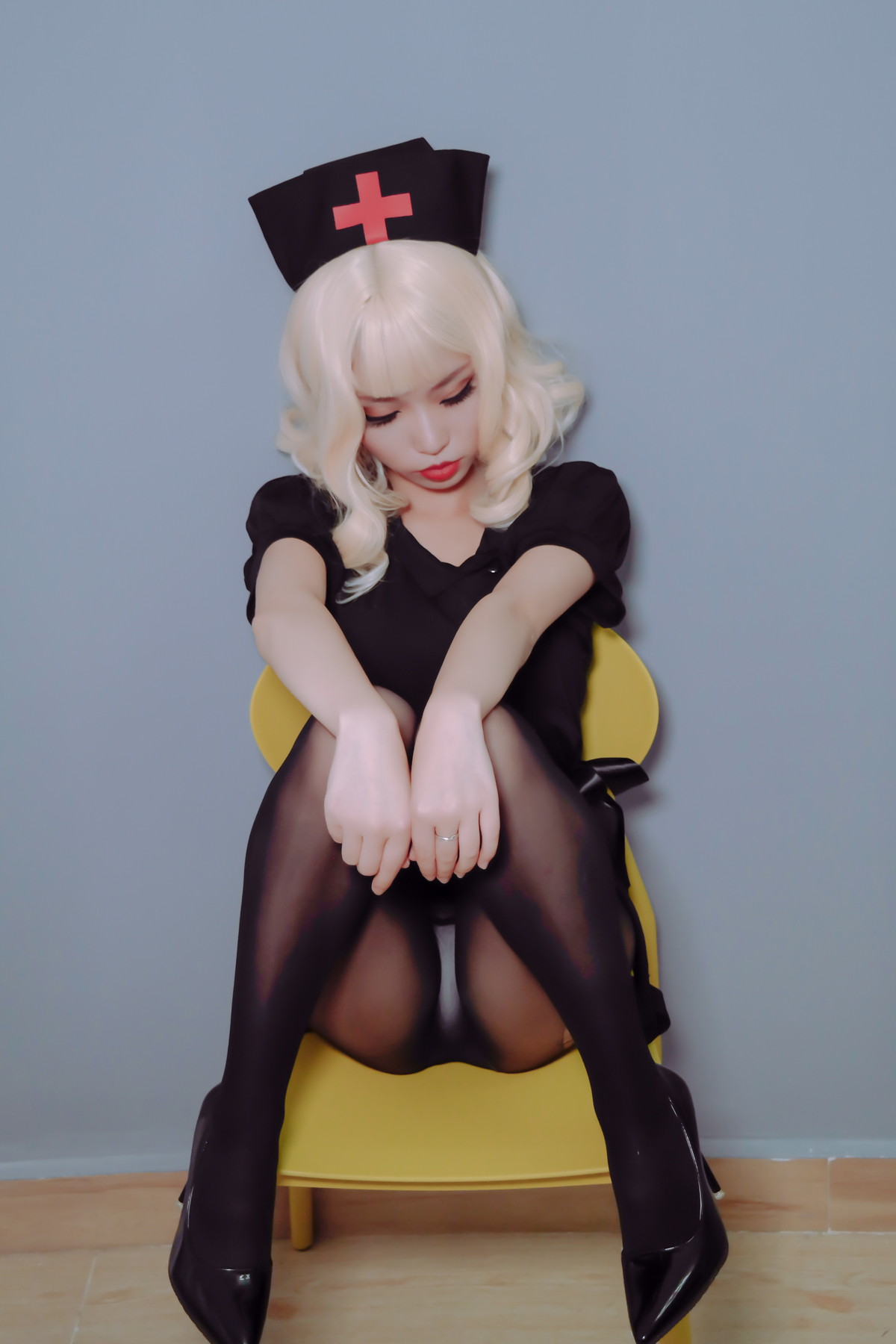 Xgyw.Net_网络美女白易子教主明信片主题黑色系护士服 清爽学生制服秀完美身材诱惑写真56P