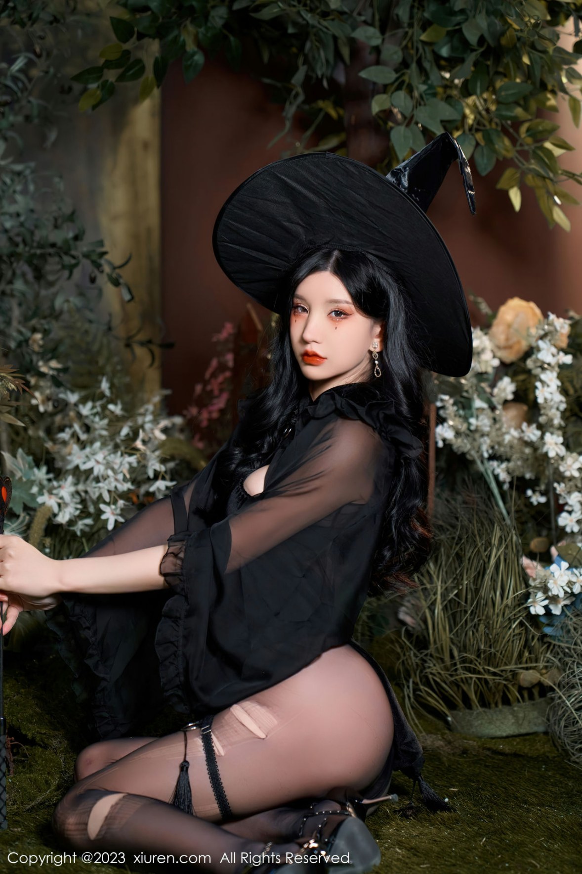 Xgyw.Net_XiuRen第6362期_女神周于希Sally女巫的救赎主题半脱露豪乳遮点惹火诱惑写真71P
