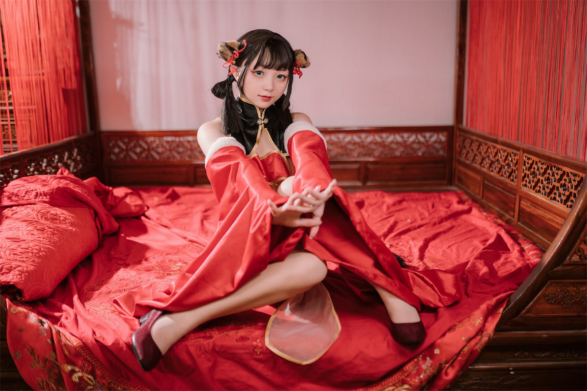 Xgyw.Net_网络美女花铃虎团团主题性感红黑色旗袍服饰露白嫩肌肤秀完美身材诱惑写真84P