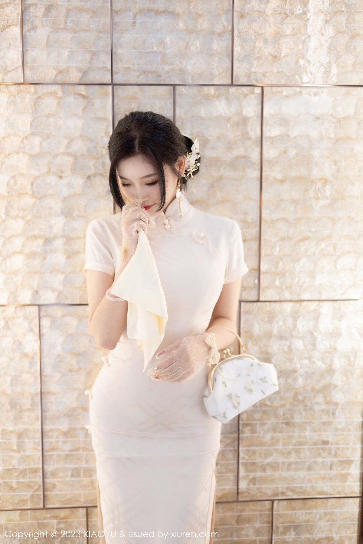 Xgyw.Net_[XiaoYu画语界]Vol.978_女神杨晨晨Yome性感白色典雅旗袍配白丝袜秀丰腴身材诱惑写真85P