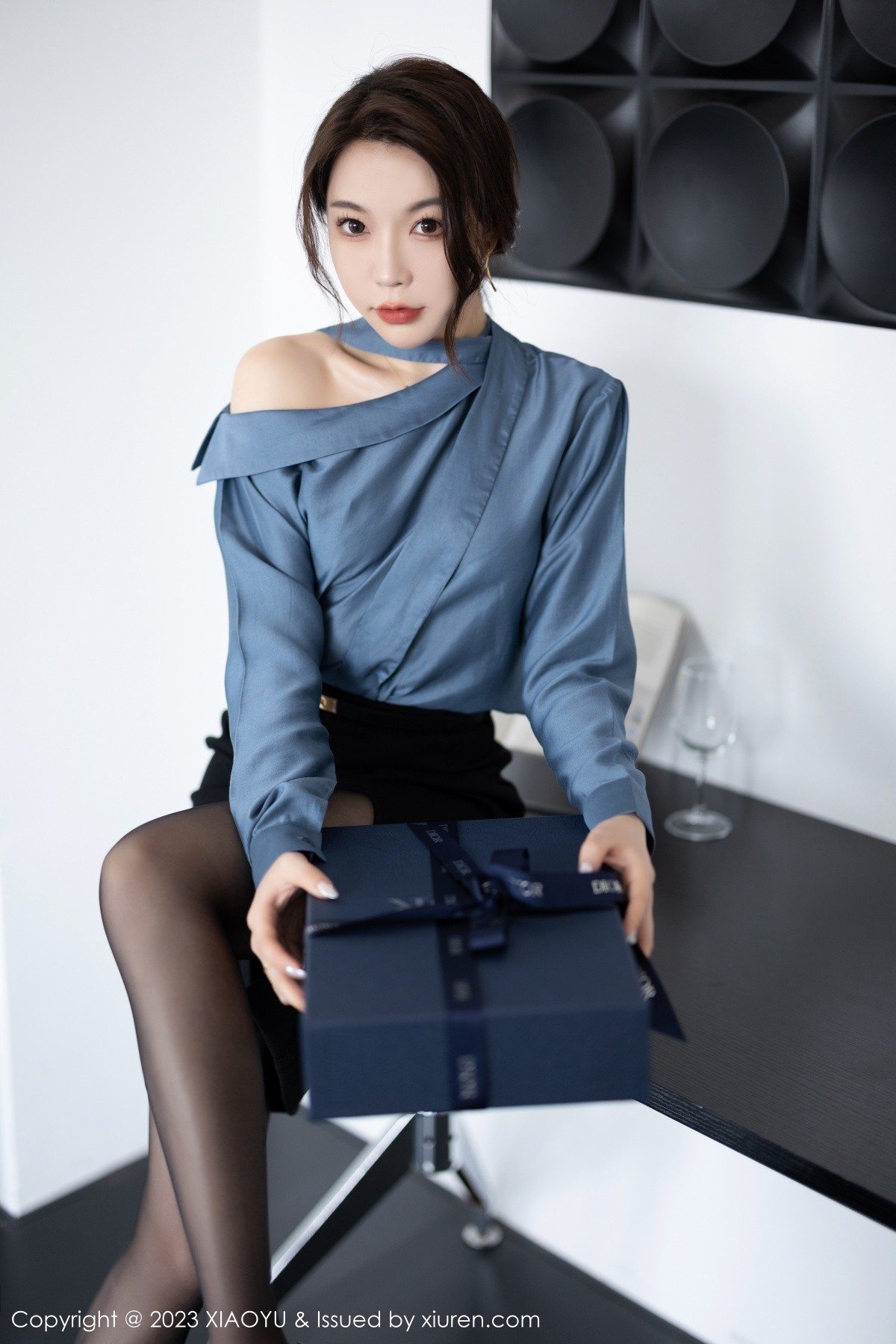 Xgyw.Net_[XiaoYu画语界]Vol.979_女神徐莉芝Booty脱制服露性感黑色蕾丝内衣配超薄黑丝诱惑写真86P