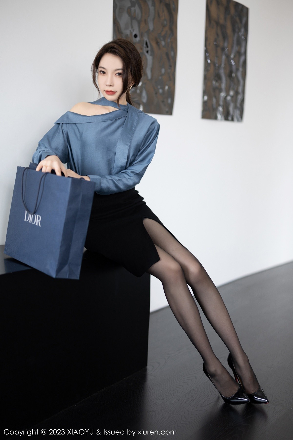Xgyw.Net_[XiaoYu画语界]Vol.979_女神徐莉芝Booty脱制服露性感黑色蕾丝内衣配超薄黑丝诱惑写真86P