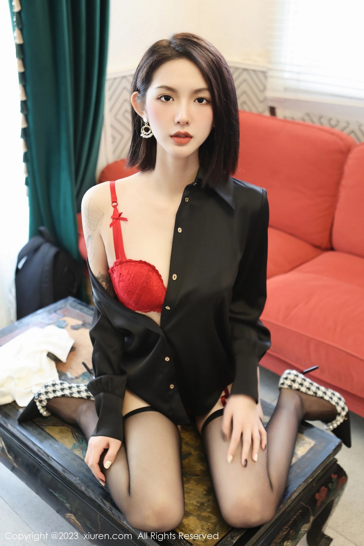 Xgyw.Net_XiuRen第6356期_模特乔一一私房半脱露性感红色蕾丝内衣配黑丝吊袜完美诱惑写真89P