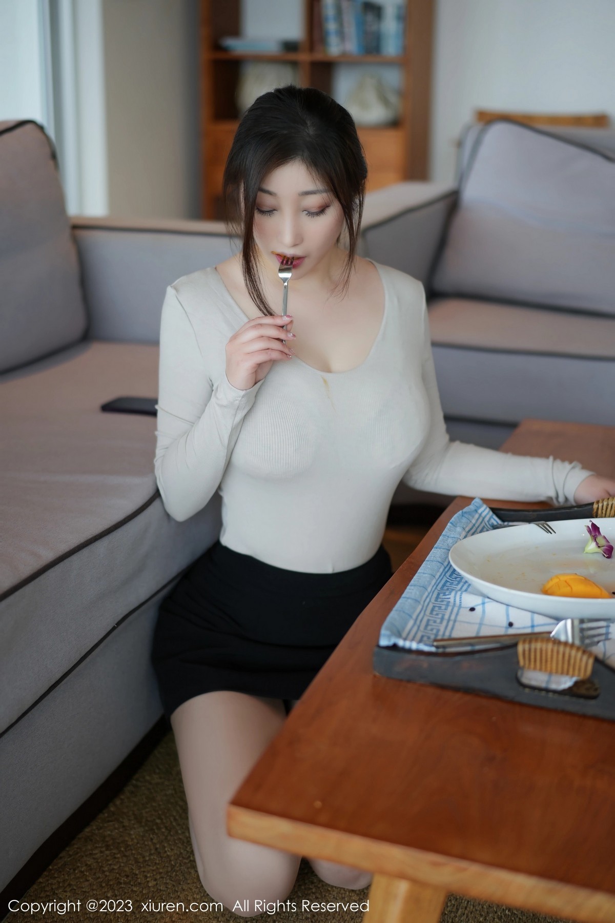 Xgyw.Net_XiuRen第6351期_女神妲己_Toxic半脱露性感红色内衣配原色丝袜秀翘臀诱惑写真80P
