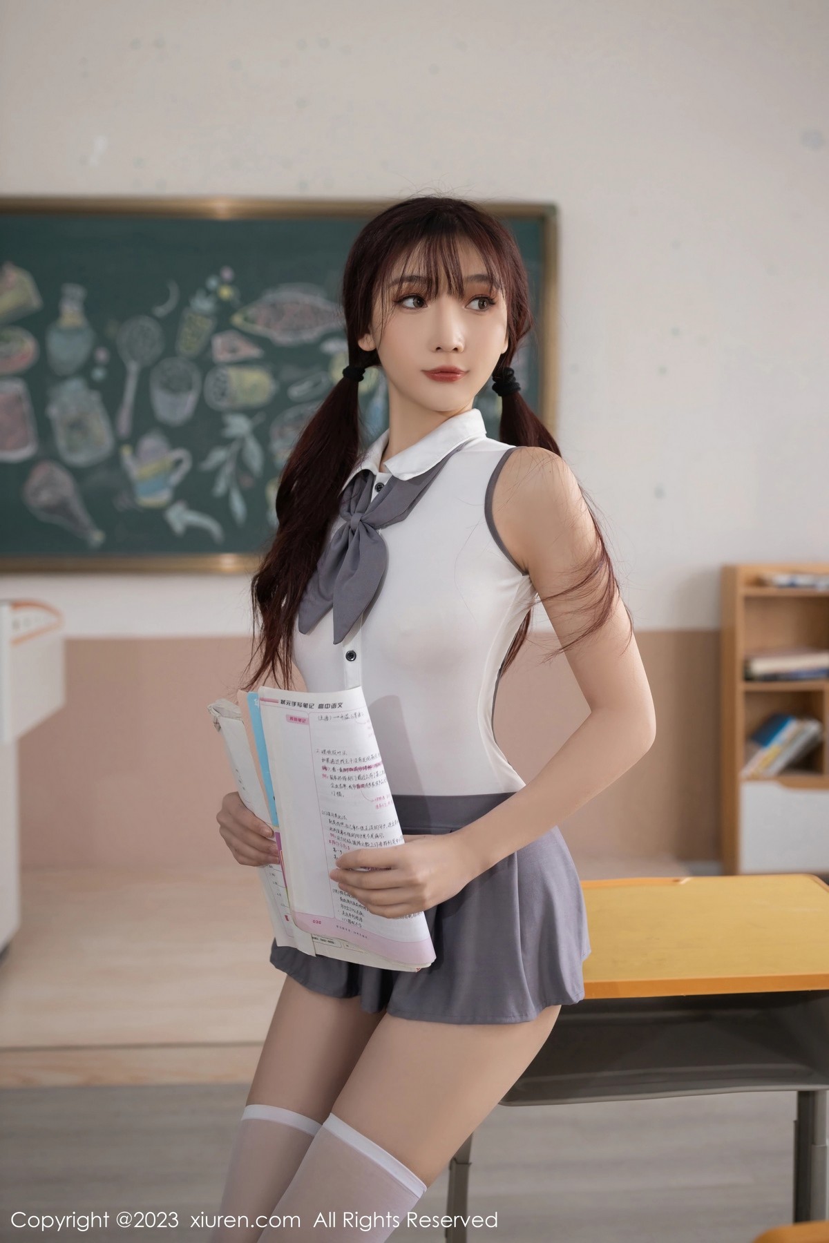 Xgyw.Net_XiuRen第6353期_女神陆萱萱教室场景学生角色白色上衣配灰色短裙迷人诱惑写真81P