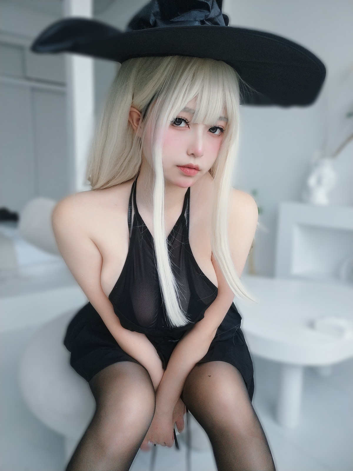 Xgyw.Net_Coser妹子女主K女巫主题性感黑色薄透服饰配超薄黑丝秀丰满身材诱惑写真20P