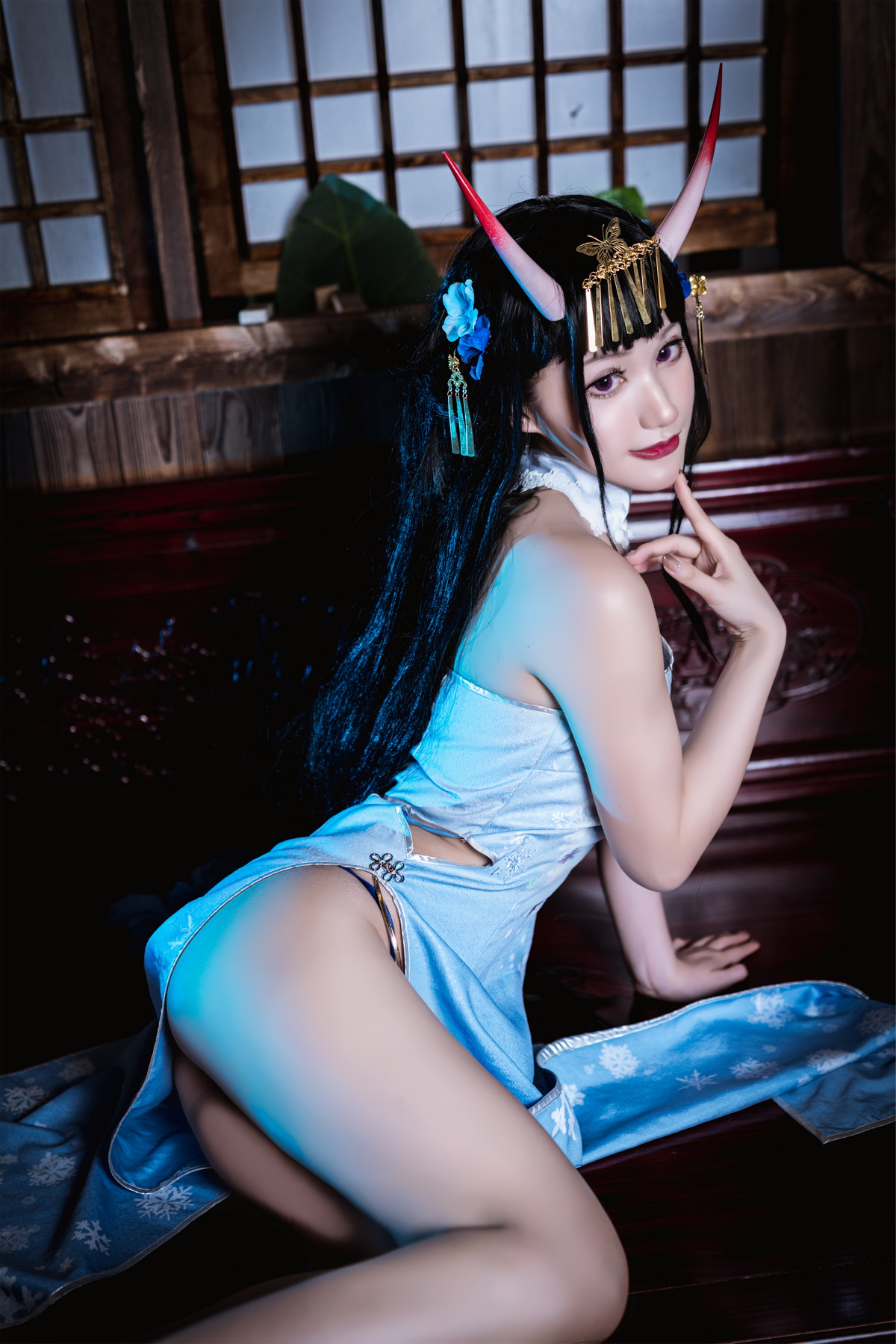 Xgyw.Net_网络美女木之本果花容主题性感蓝色旗袍装 白色情趣内衣秀惹火身材诱惑写真77P