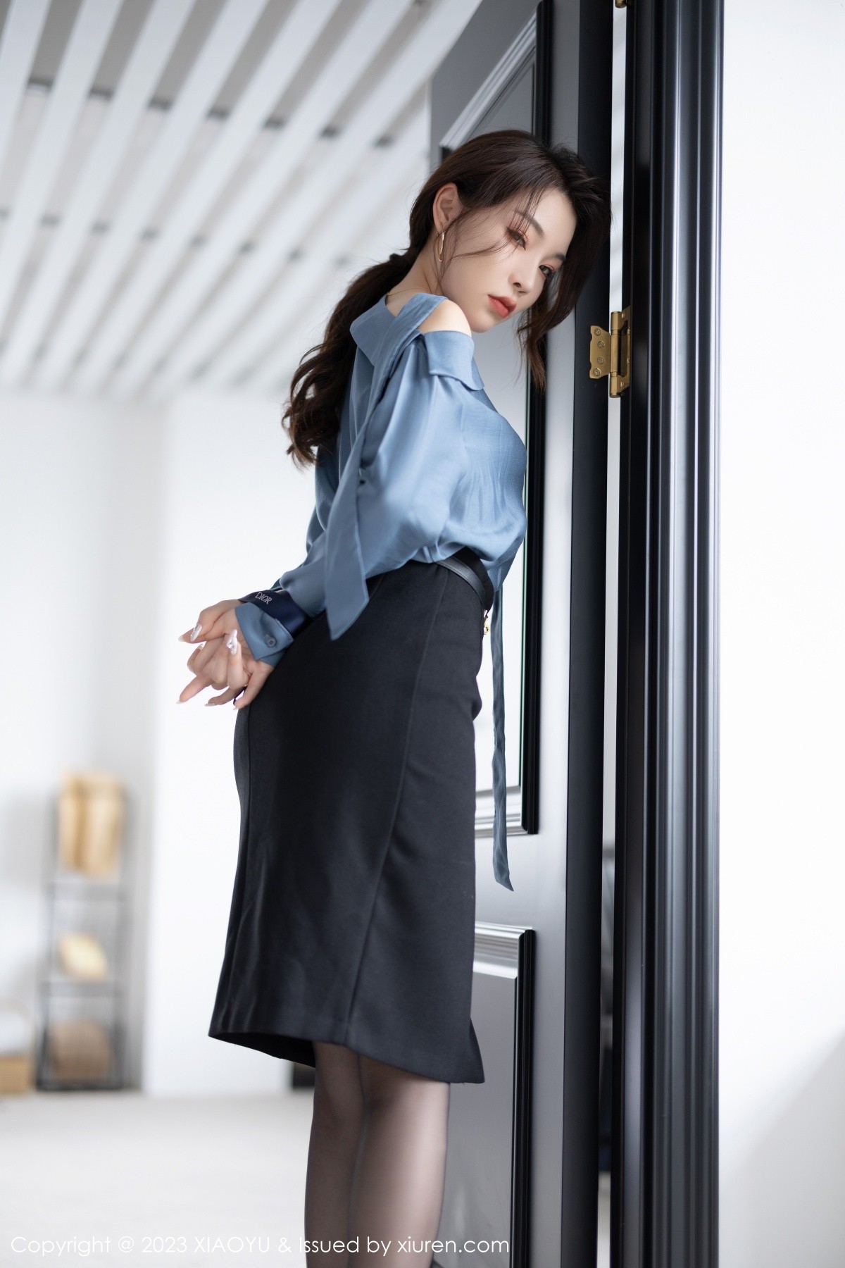 Xgyw.Net_[XiaoYu画语界]Vol.979_女神徐莉芝Booty脱制服露性感黑色蕾丝内衣配超薄黑丝诱惑写真86P