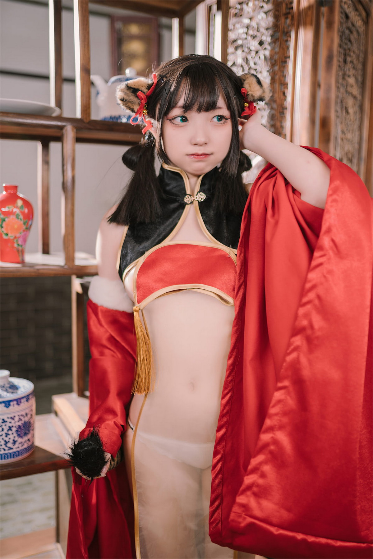 Xgyw.Net_网络美女花铃虎团团主题性感红黑色旗袍服饰露白嫩肌肤秀完美身材诱惑写真84P