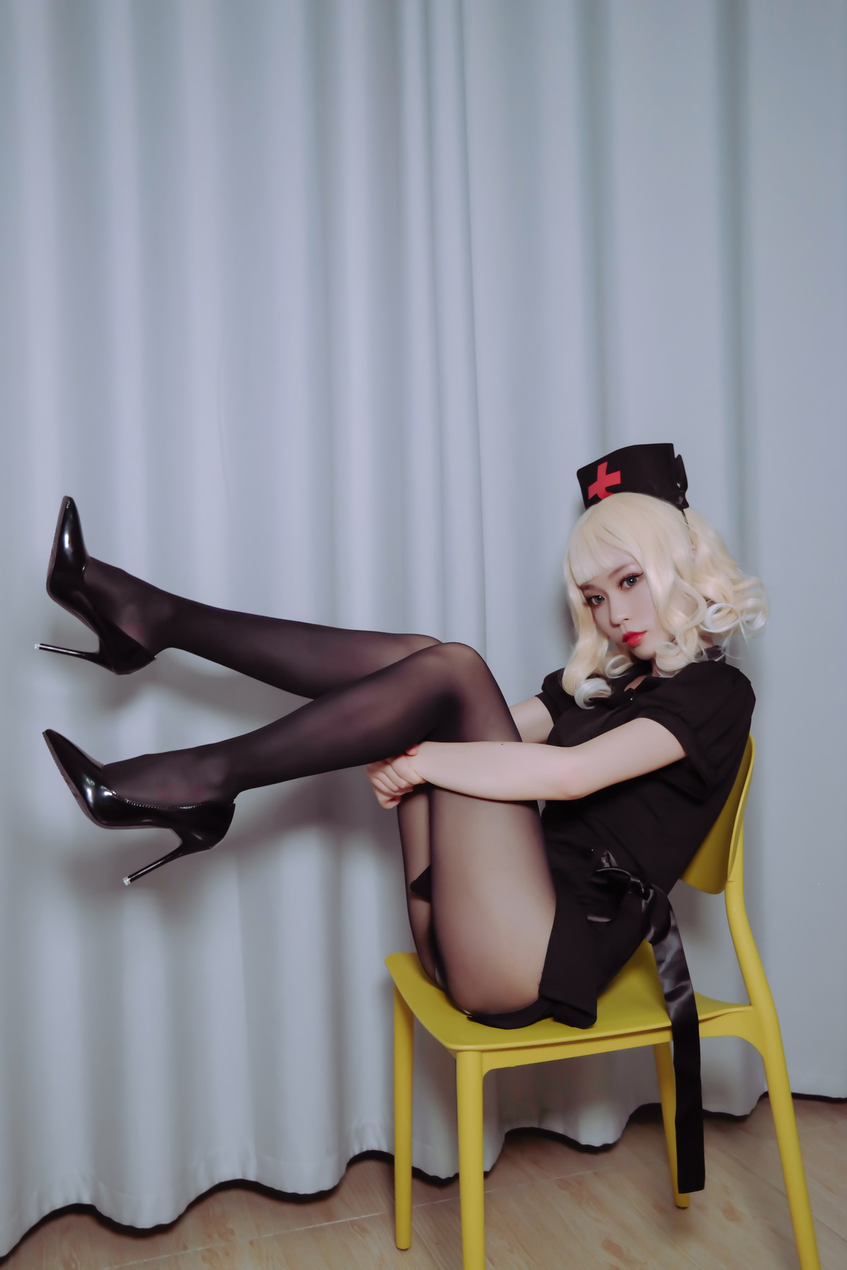 Xgyw.Net_网络美女白易子教主明信片主题黑色系护士服 清爽学生制服秀完美身材诱惑写真56P