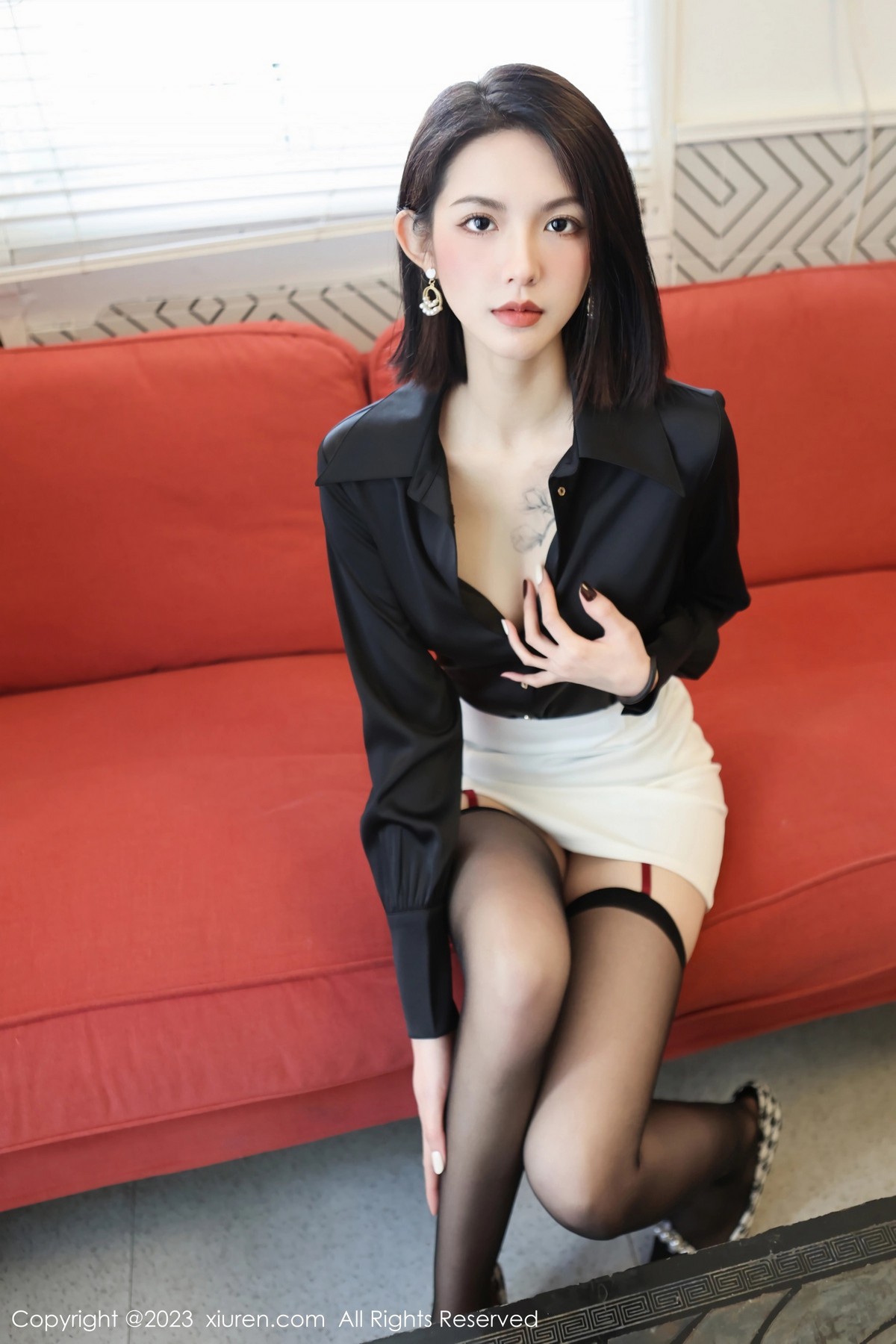 Xgyw.Net_XiuRen第6356期_模特乔一一私房半脱露性感红色蕾丝内衣配黑丝吊袜完美诱惑写真89P