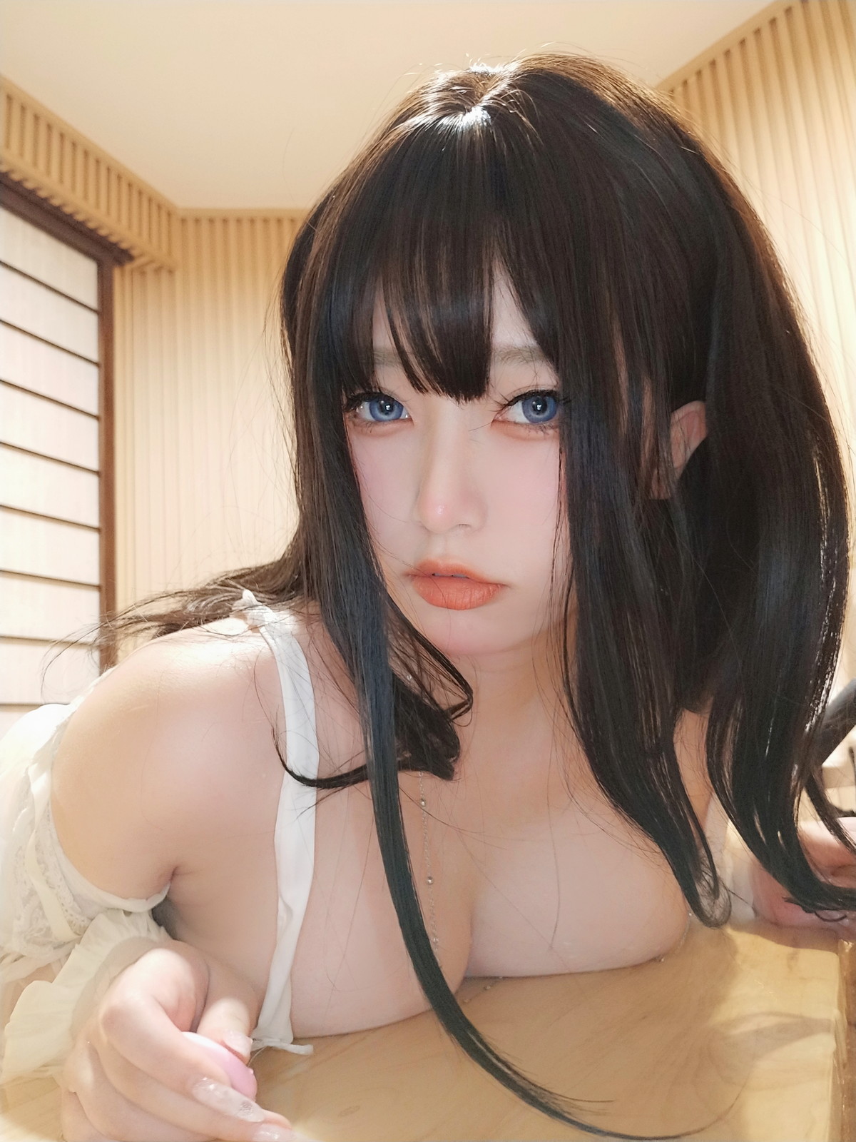 Xgyw.Net_Coser妹子女主K白双子主题性感白色薄纱配蕾丝吊袜露豪乳血滴子遮点诱惑写真75P