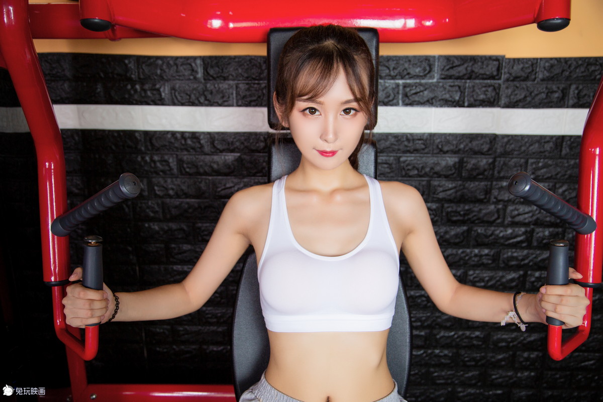 Xgyw.Net_网络美女夜兔健身房的少女主题性感白色运动内衣配灰色短裤秀完美身材诱惑写真38P