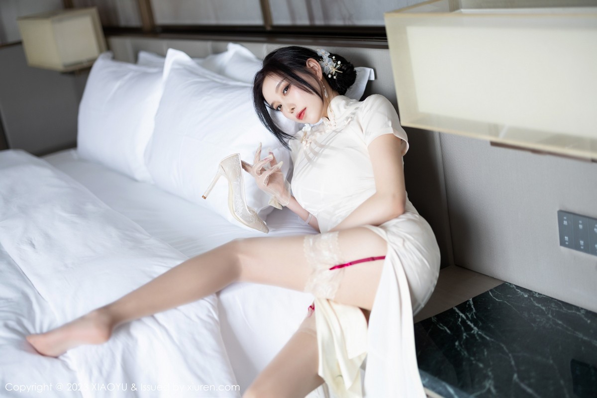 Xgyw.Net_[XiaoYu画语界]Vol.978_女神杨晨晨Yome性感白色典雅旗袍配白丝袜秀丰腴身材诱惑写真85P