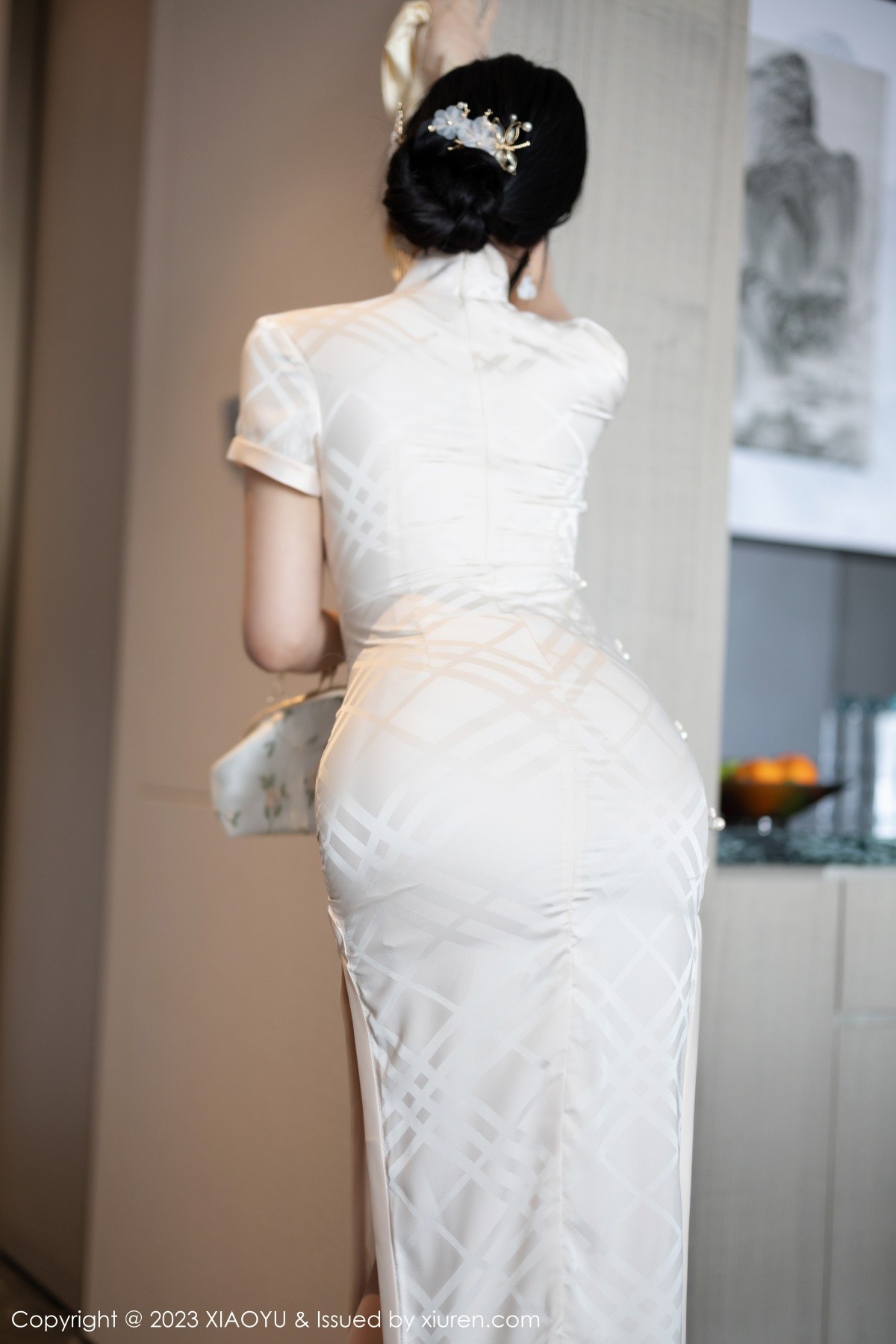 Xgyw.Net_[XiaoYu画语界]Vol.978_女神杨晨晨Yome性感白色典雅旗袍配白丝袜秀丰腴身材诱惑写真85P