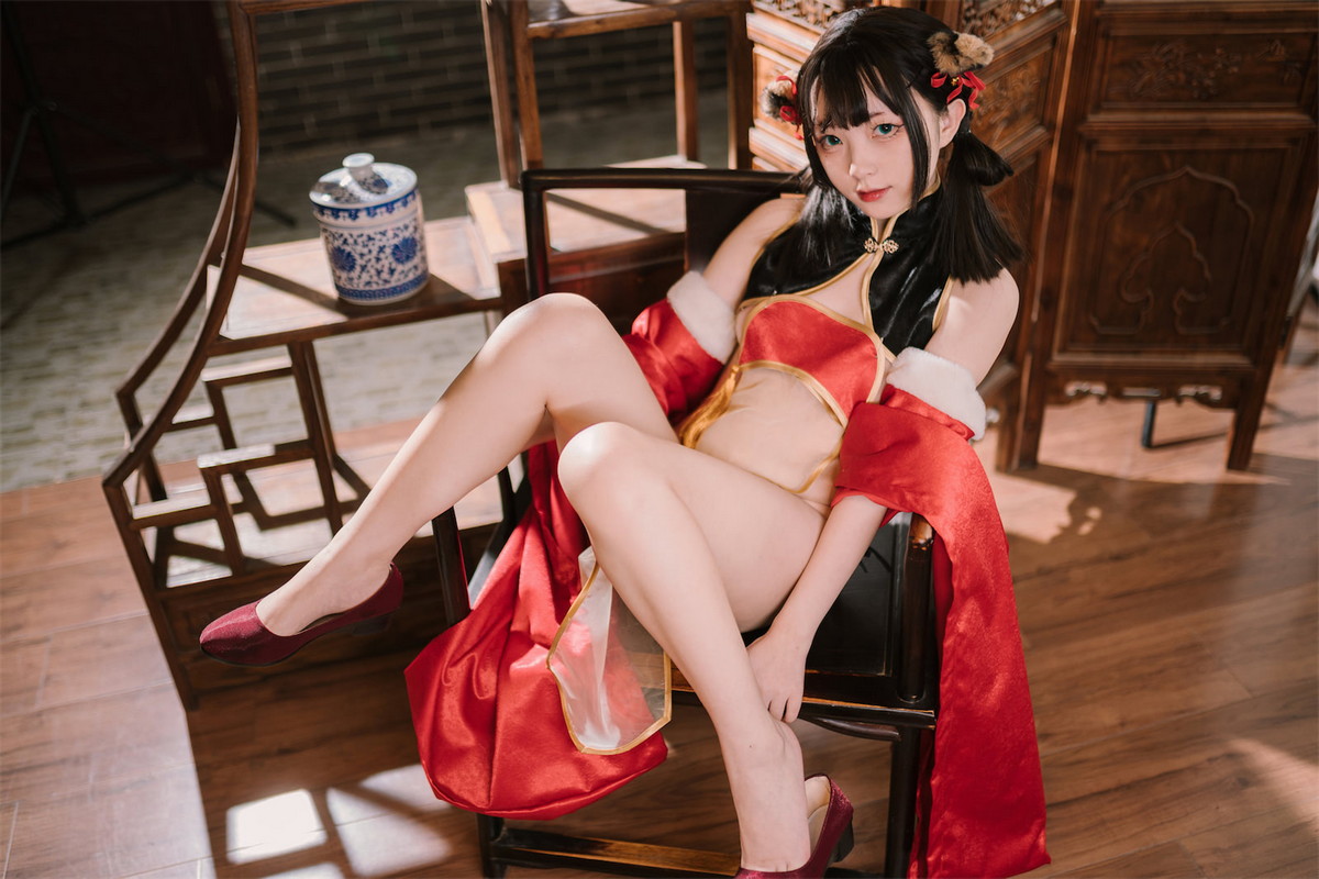 Xgyw.Net_网络美女花铃虎团团主题性感红黑色旗袍服饰露白嫩肌肤秀完美身材诱惑写真84P
