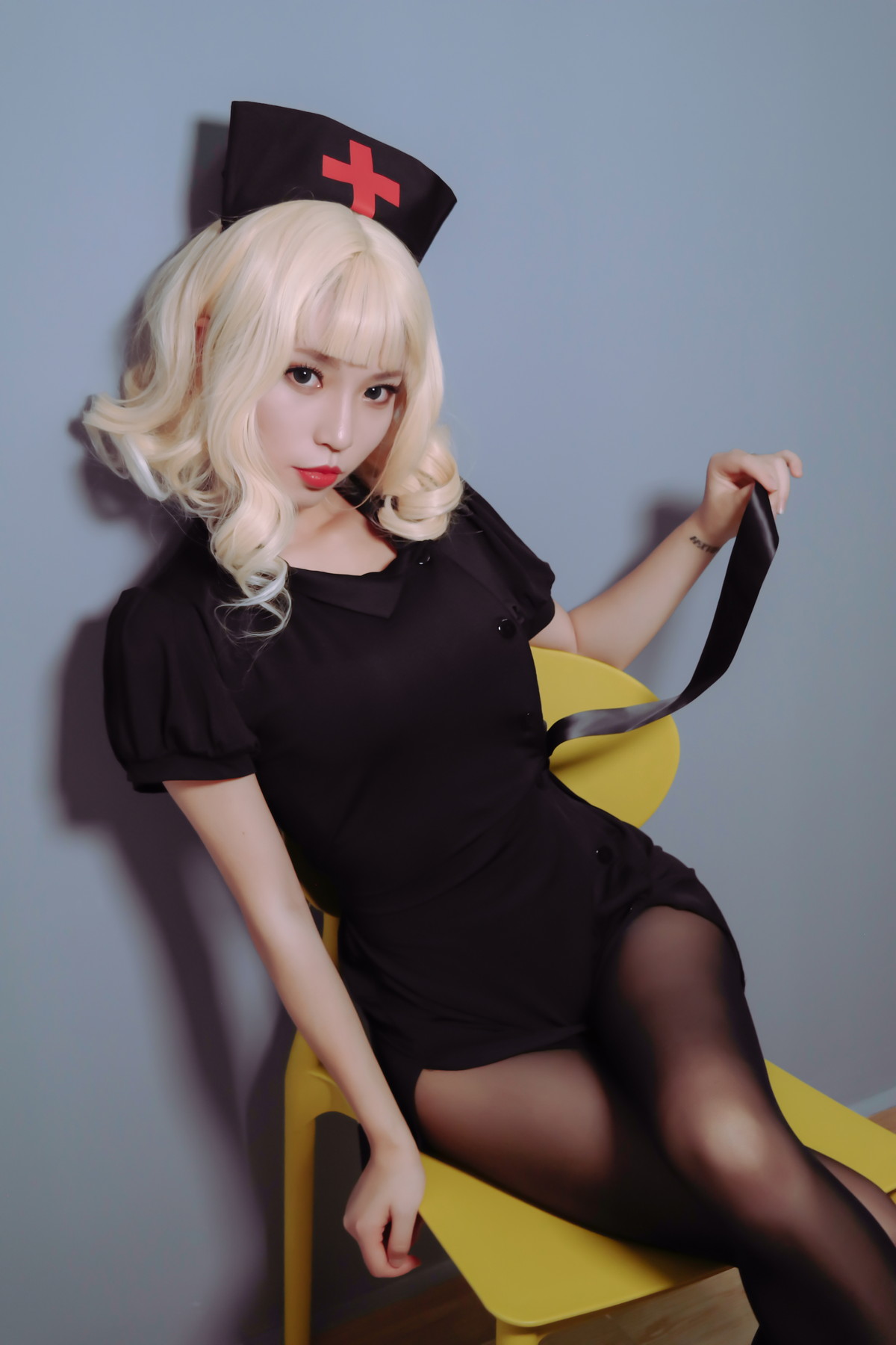 Xgyw.Net_网络美女白易子教主明信片主题黑色系护士服 清爽学生制服秀完美身材诱惑写真56P