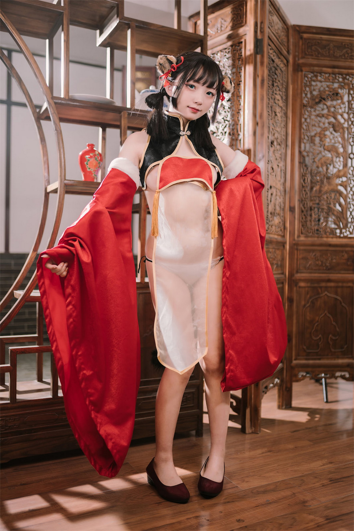 Xgyw.Net_网络美女花铃虎团团主题性感红黑色旗袍服饰露白嫩肌肤秀完美身材诱惑写真84P