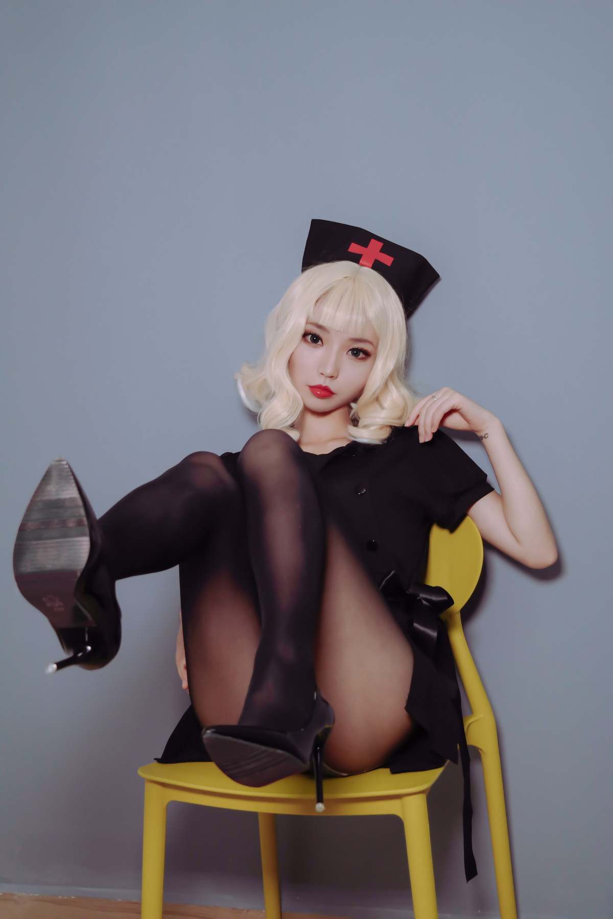 Xgyw.Net_网络美女白易子教主明信片主题黑色系护士服 清爽学生制服秀完美身材诱惑写真56P