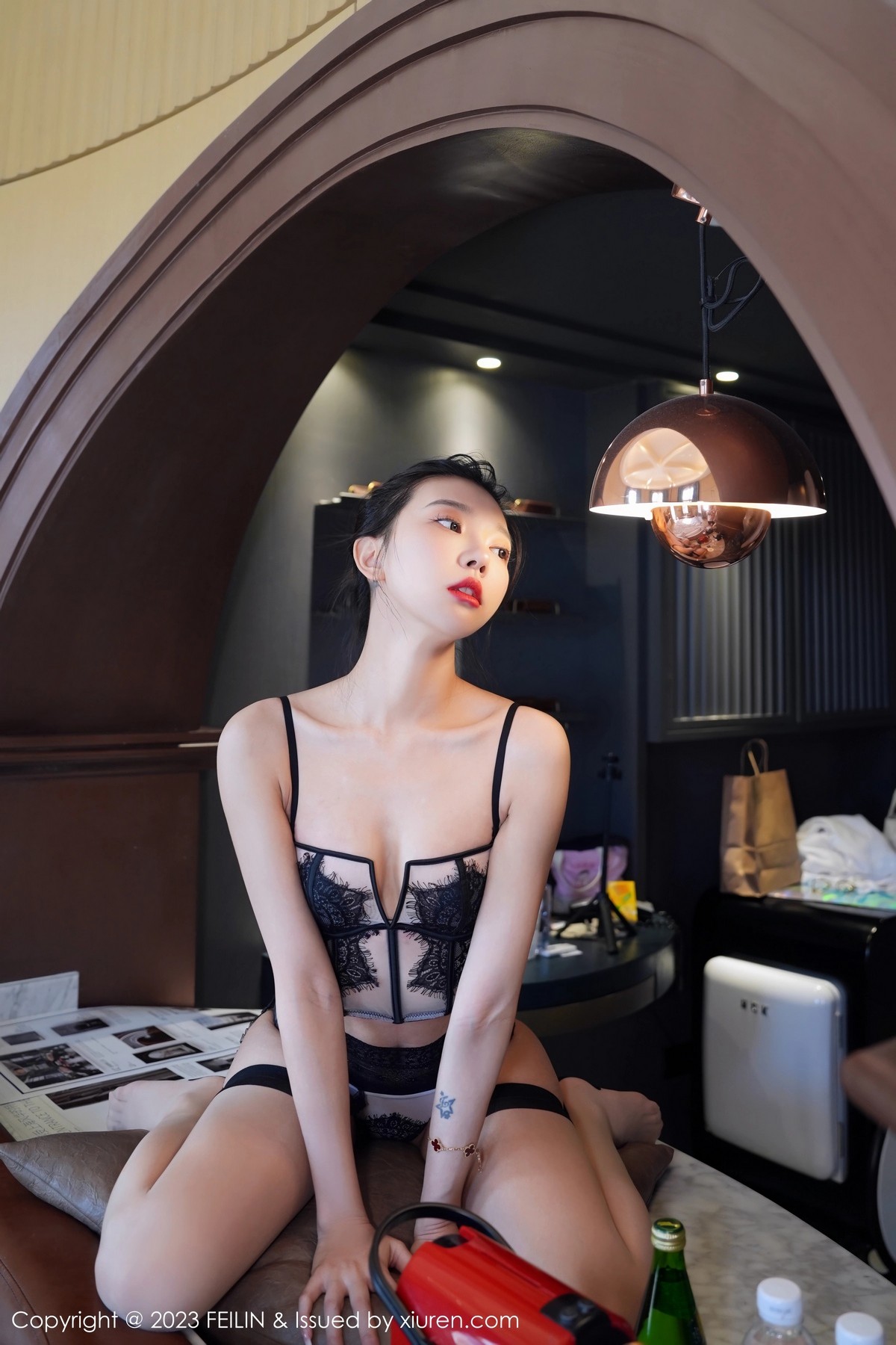 Xgyw.Net_[FeiLin嗲囡囡]VOL.465_女神冯木木LRIS性感黑色情趣内衣配黑丝吊袜秀完美身材诱惑写真92P