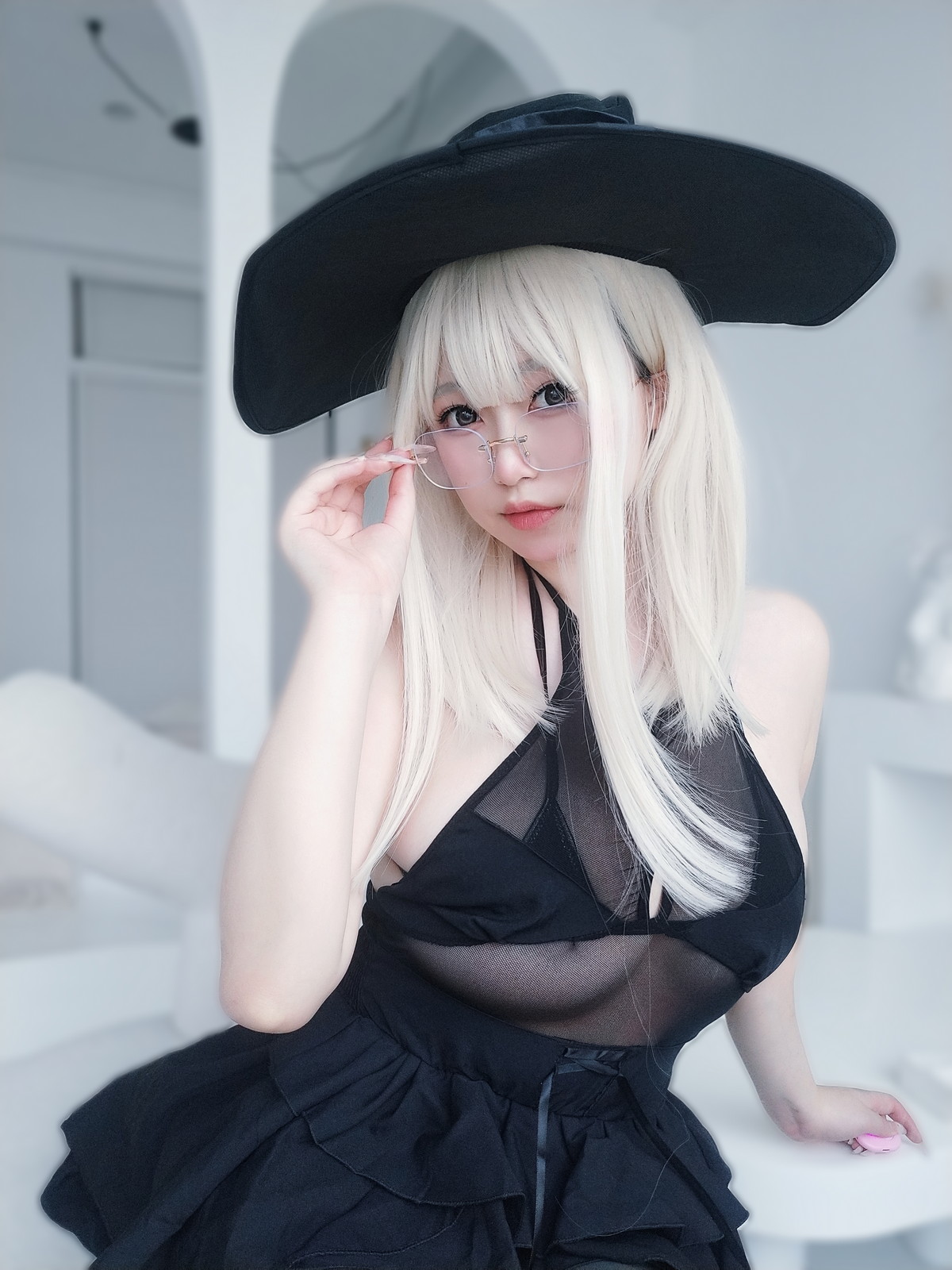 Xgyw.Net_Coser妹子女主K女巫主题性感黑色薄透服饰配超薄黑丝秀丰满身材诱惑写真20P