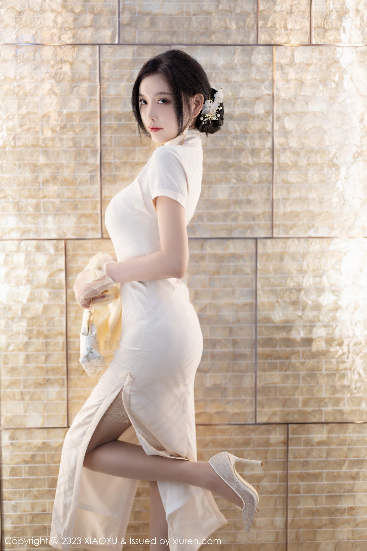 Xgyw.Net_[XiaoYu画语界]Vol.978_女神杨晨晨Yome性感白色典雅旗袍配白丝袜秀丰腴身材诱惑写真85P