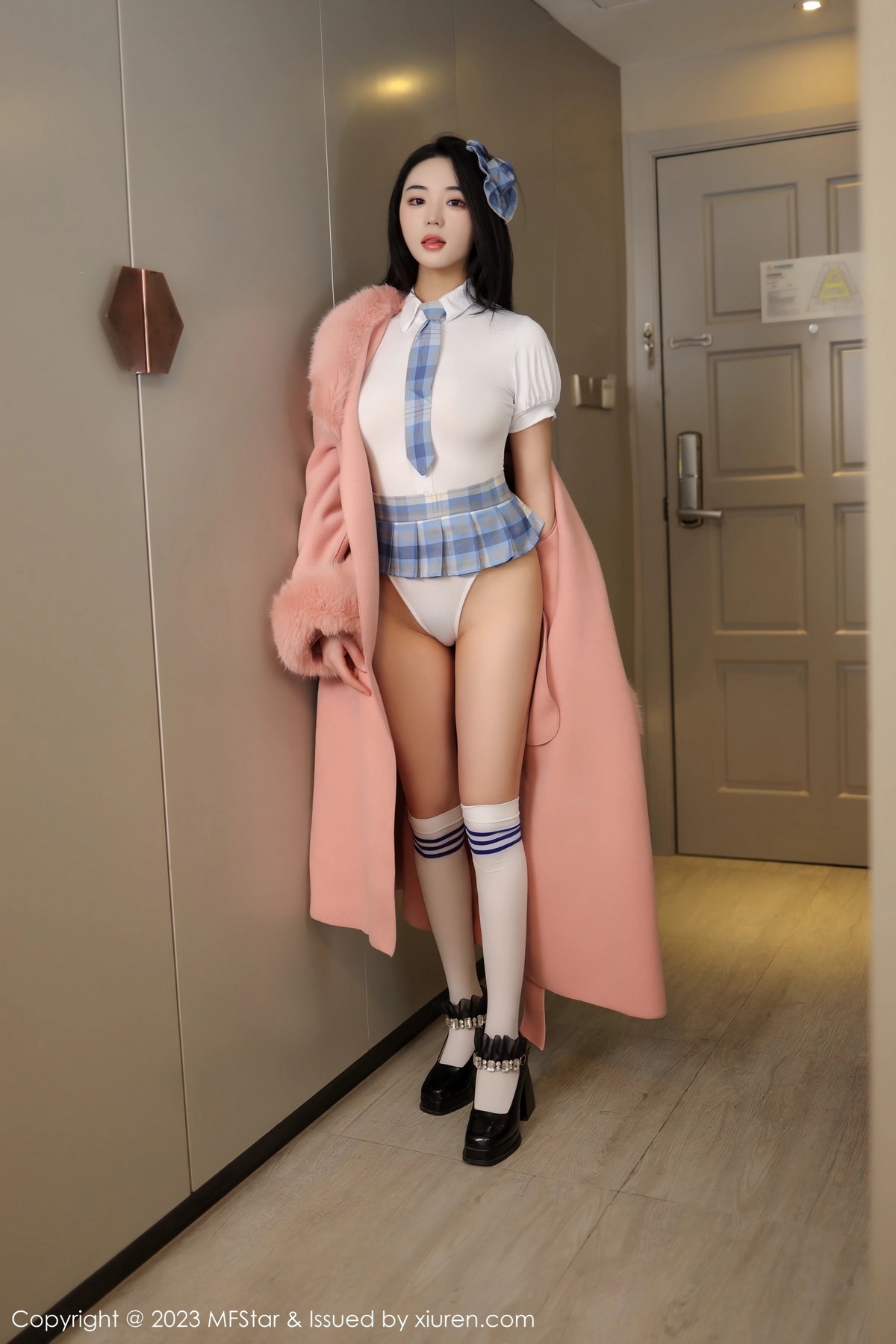 Xgyw.Net_[MFStar模范学院]Vol.591_新人模特汐汐爱吃草莓性感白T配格子短裙秀丰腴身材诱惑写真81P