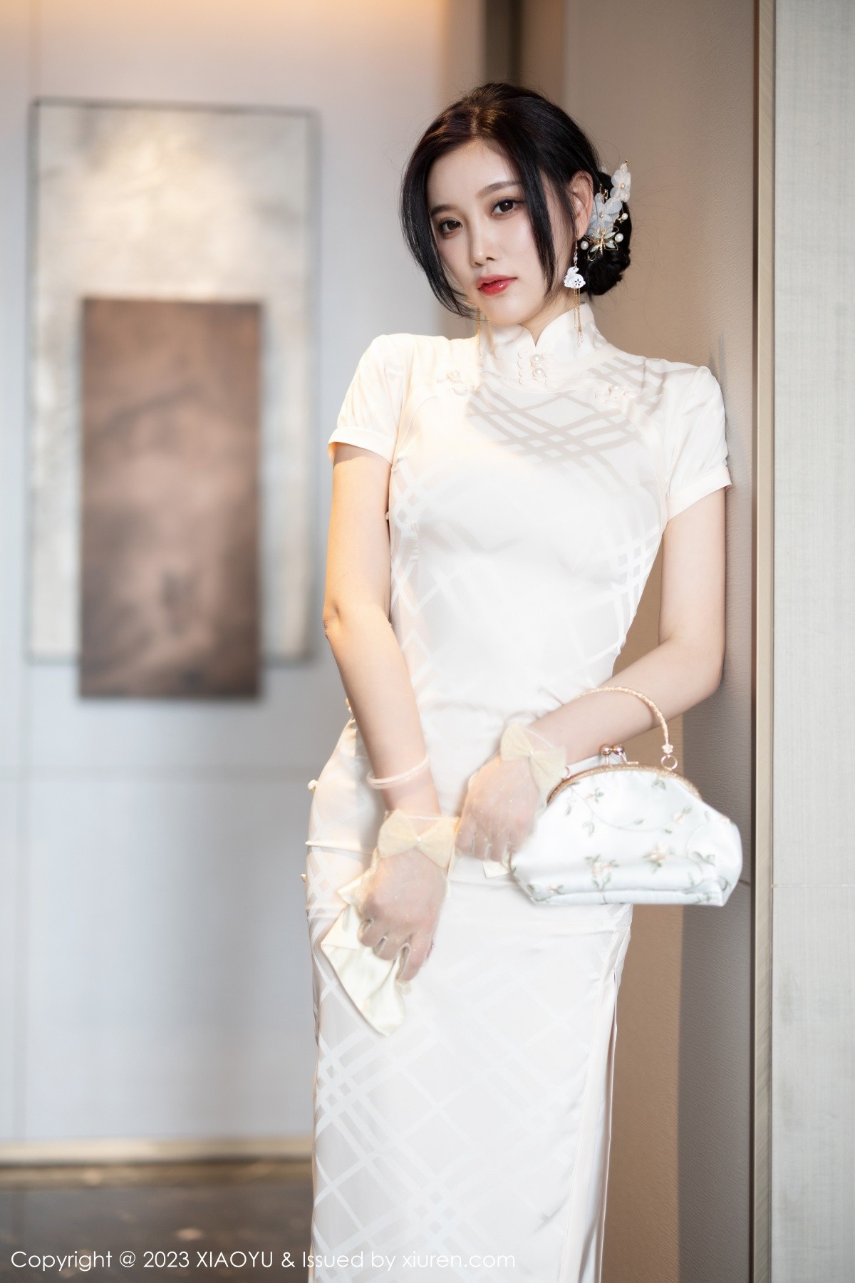 Xgyw.Net_[XiaoYu画语界]Vol.978_女神杨晨晨Yome性感白色典雅旗袍配白丝袜秀丰腴身材诱惑写真85P