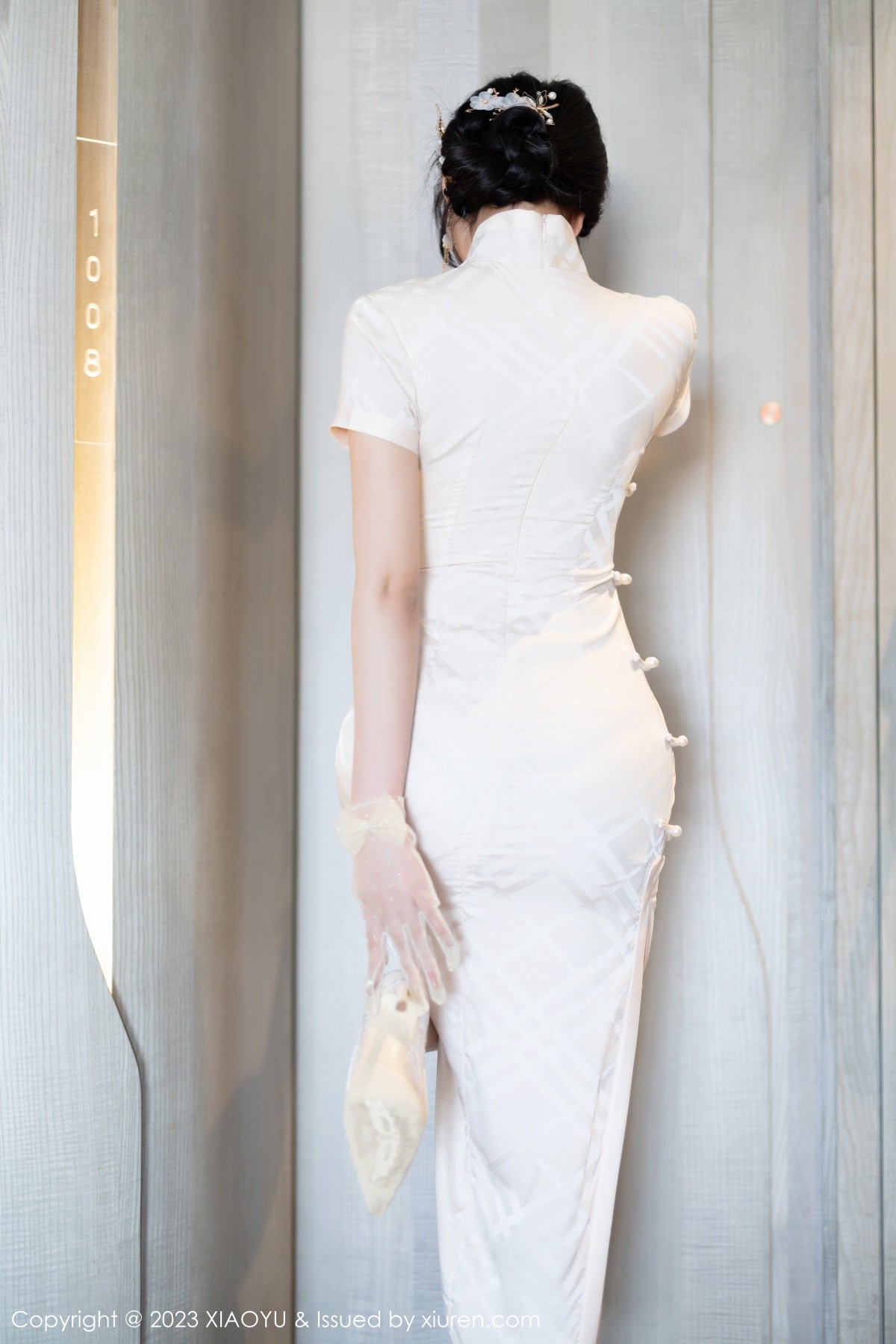 Xgyw.Net_[XiaoYu画语界]Vol.978_女神杨晨晨Yome性感白色典雅旗袍配白丝袜秀丰腴身材诱惑写真85P
