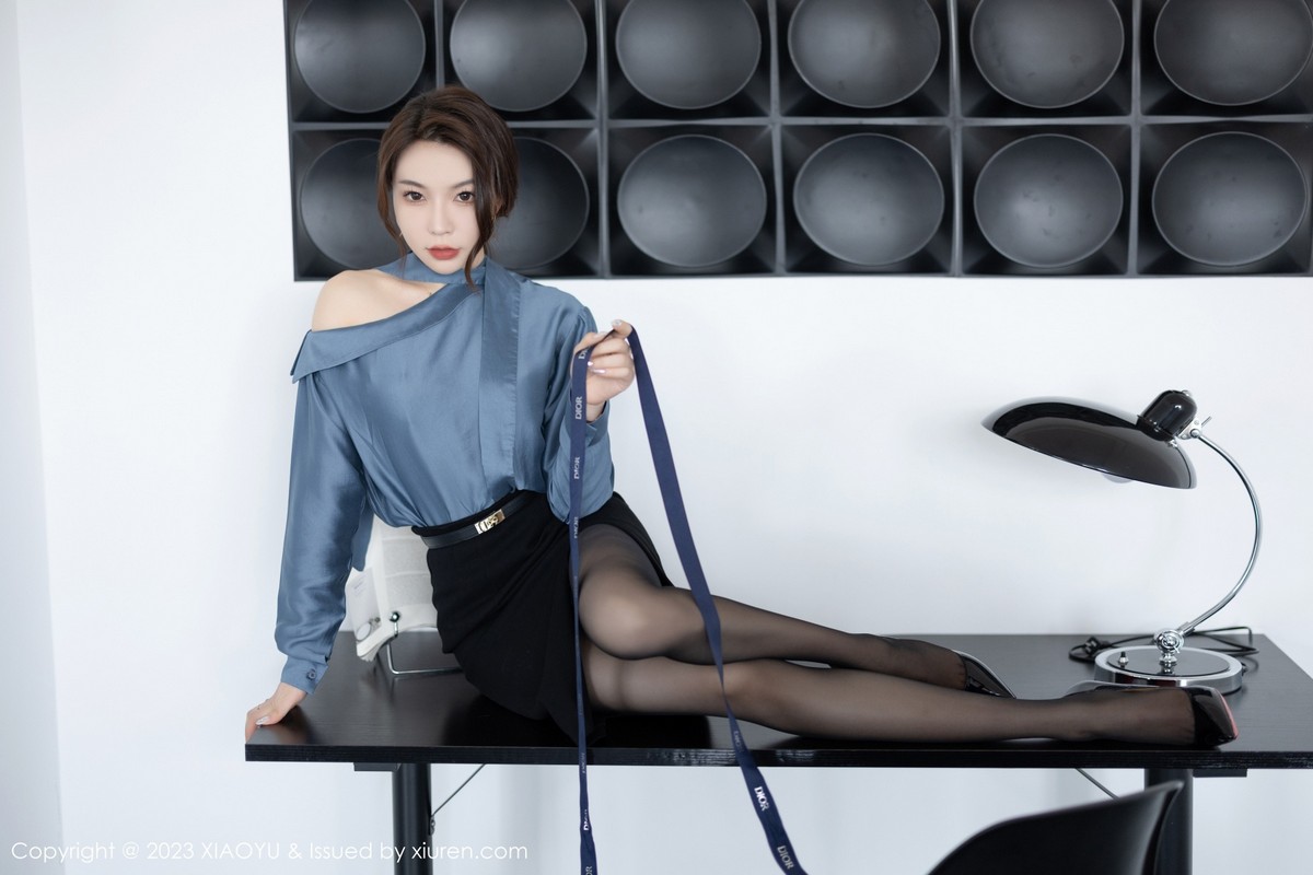 Xgyw.Net_[XiaoYu画语界]Vol.979_女神徐莉芝Booty脱制服露性感黑色蕾丝内衣配超薄黑丝诱惑写真86P