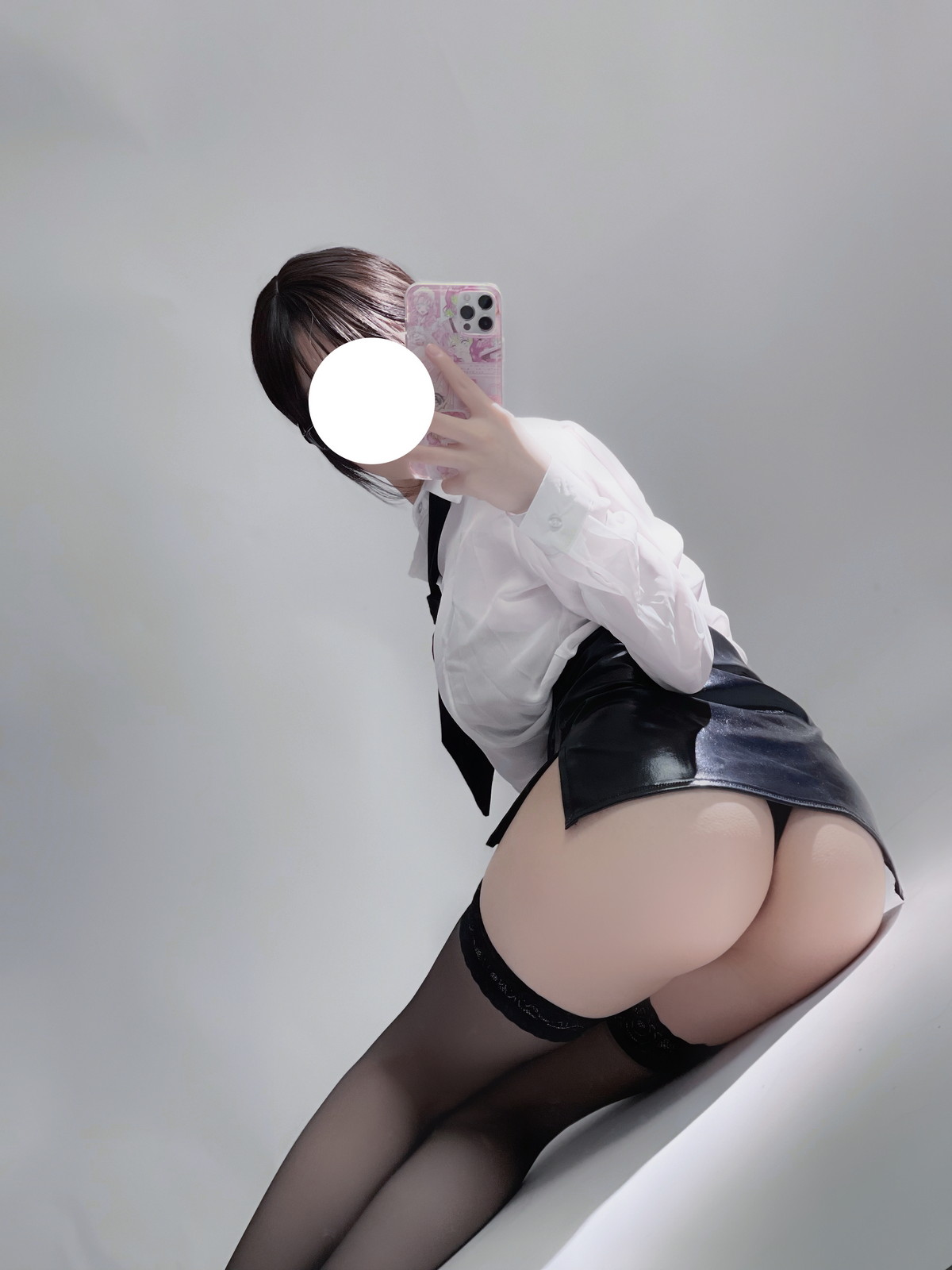 Xgyw.Net_Cos小姐姐幼爱youmeko早安主题性感白T配黑短裙露超薄黑丝秀翘臀诱惑写真28P