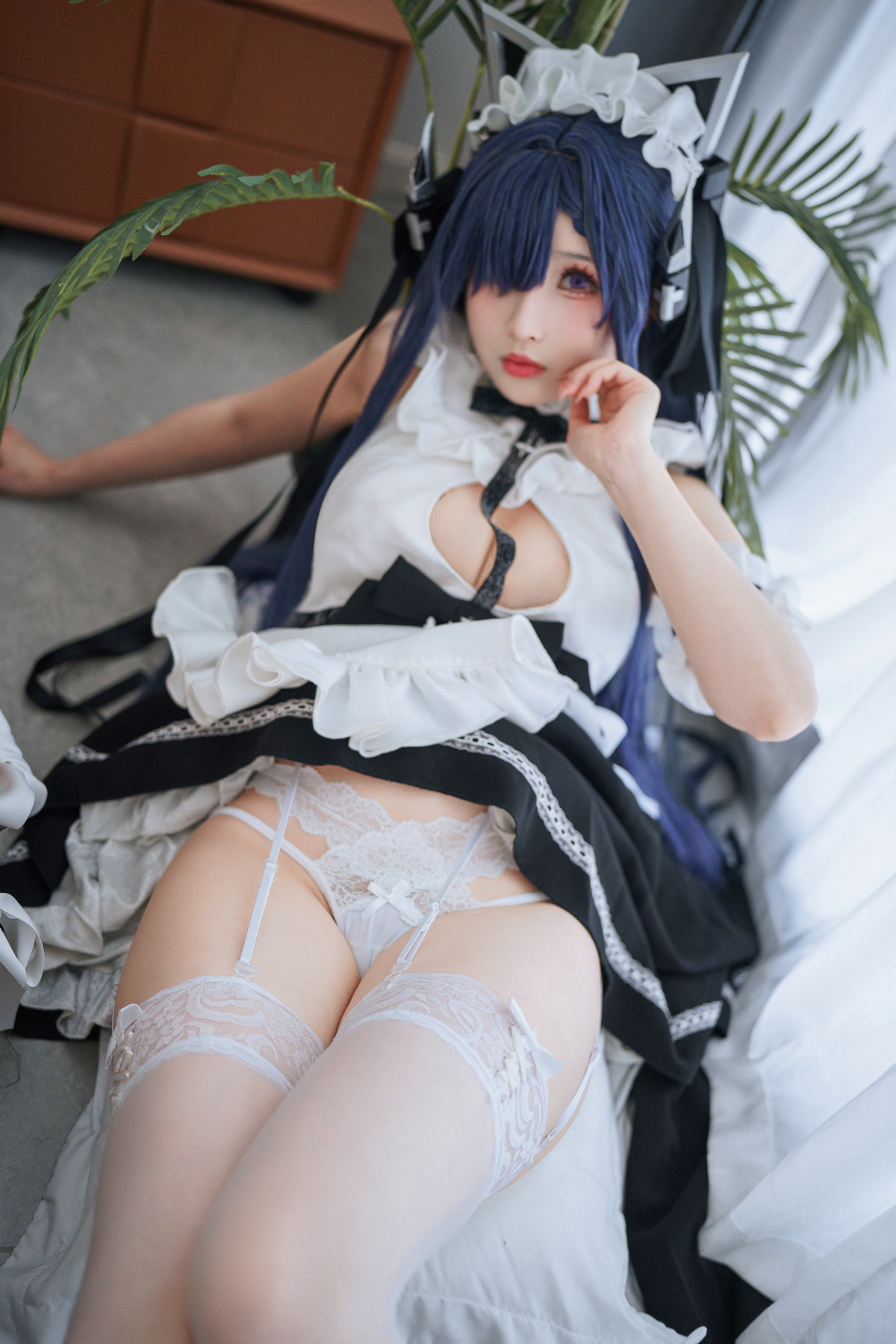 Xgyw.Net_网络美女rioko凉凉子奥古斯特女仆装主题性感白色女仆装配白丝吊袜诱惑写真40P