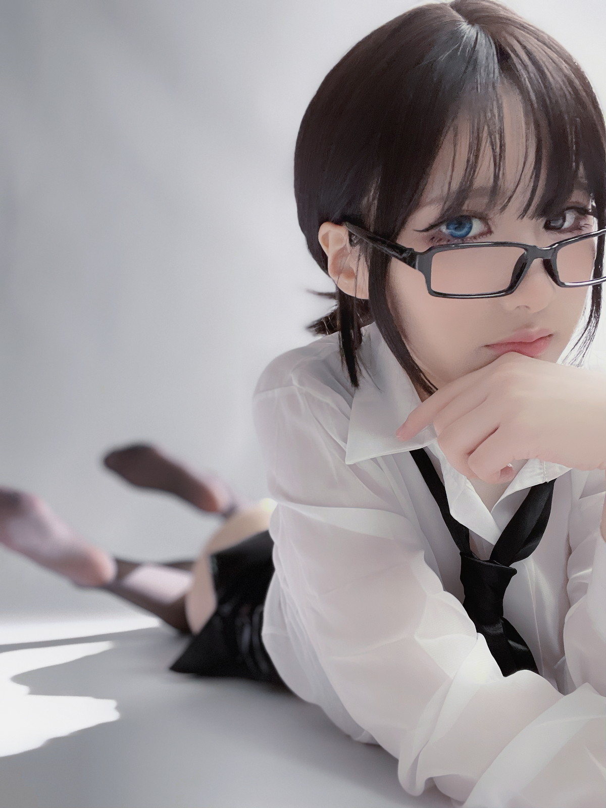 Xgyw.Net_Cos小姐姐幼爱youmeko早安主题性感白T配黑短裙露超薄黑丝秀翘臀诱惑写真28P