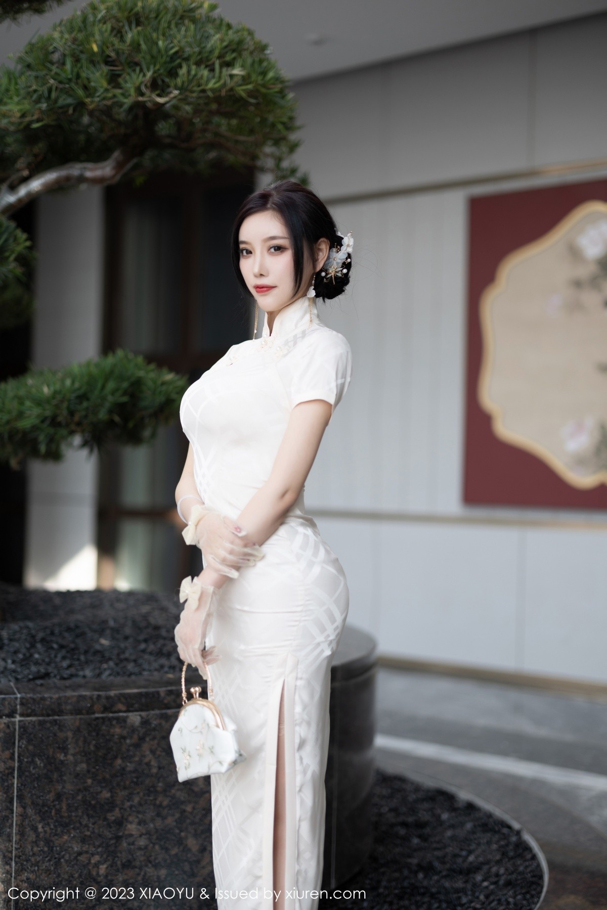 Xgyw.Net_[XiaoYu画语界]Vol.978_女神杨晨晨Yome性感白色典雅旗袍配白丝袜秀丰腴身材诱惑写真85P