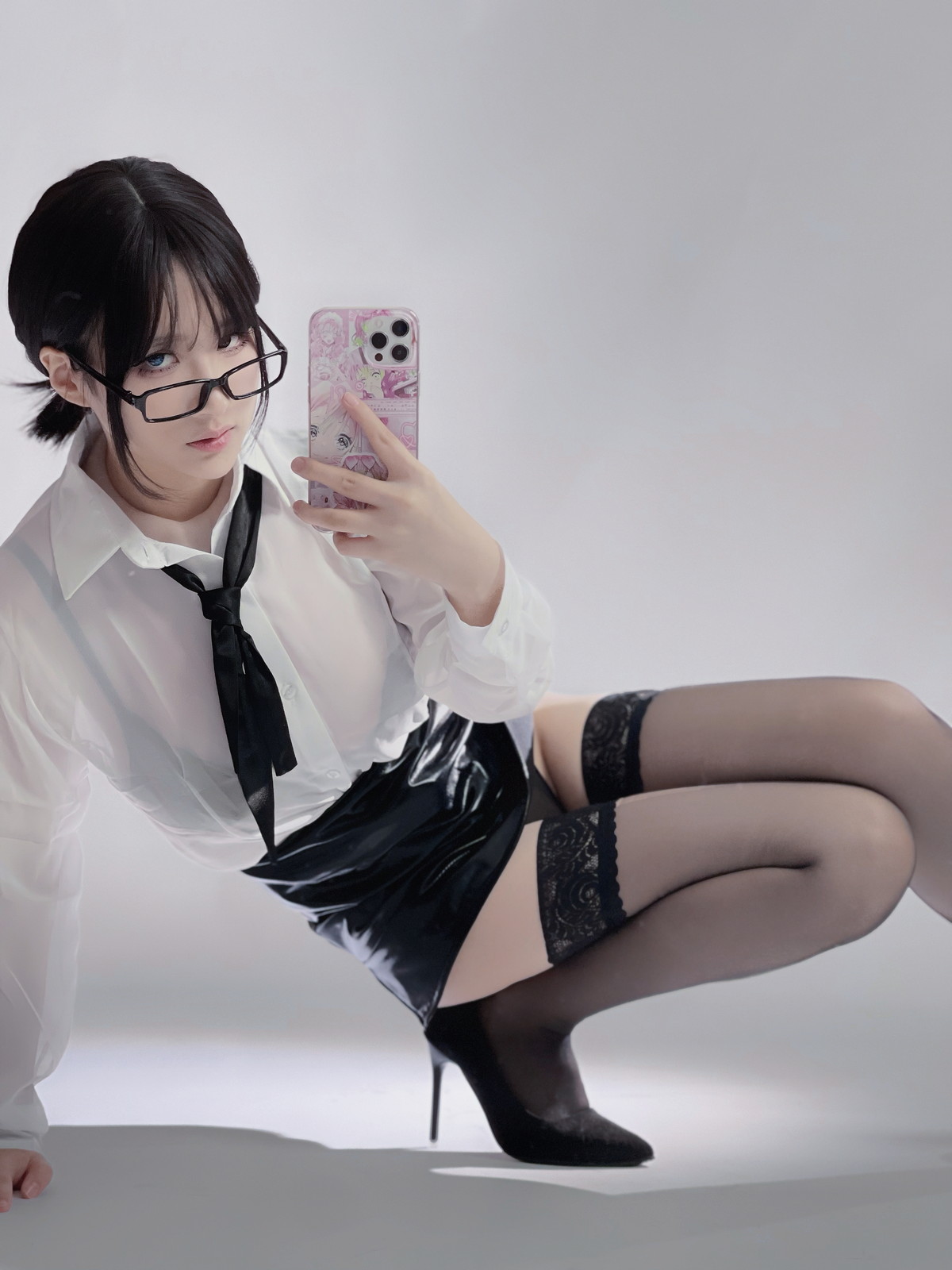 Xgyw.Net_Cos小姐姐幼爱youmeko早安主题性感白T配黑短裙露超薄黑丝秀翘臀诱惑写真28P